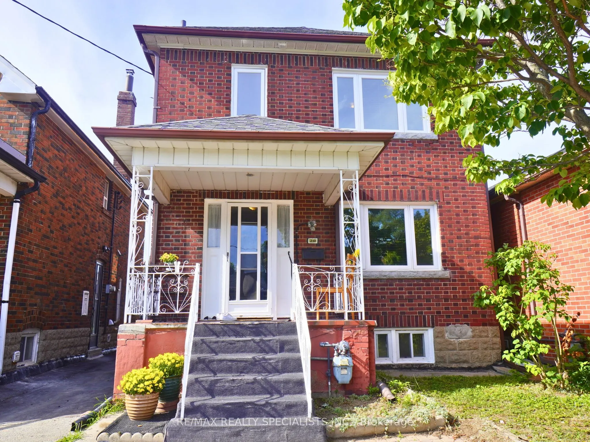 28 Bowie Avenue