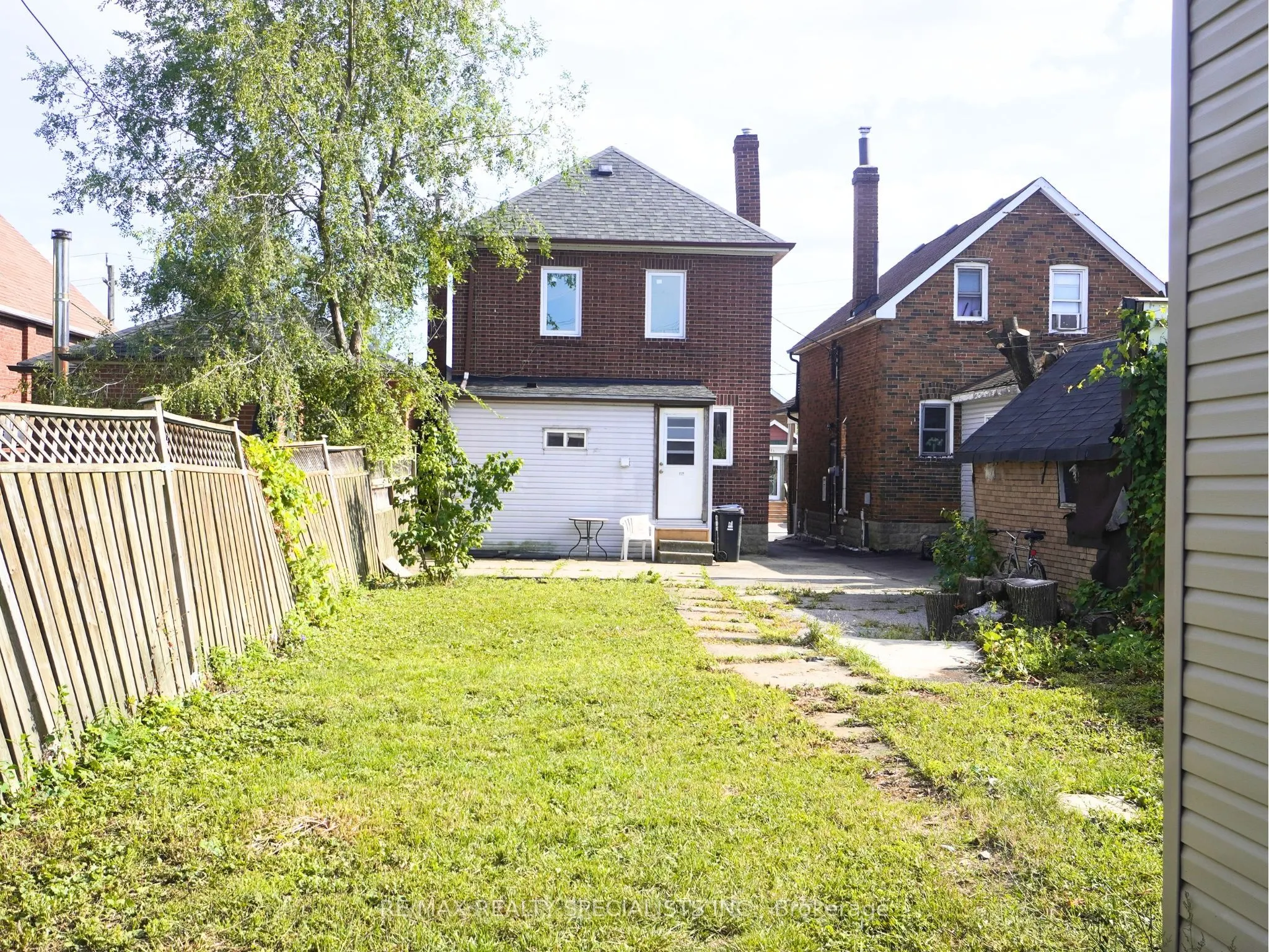 28 Bowie Avenue