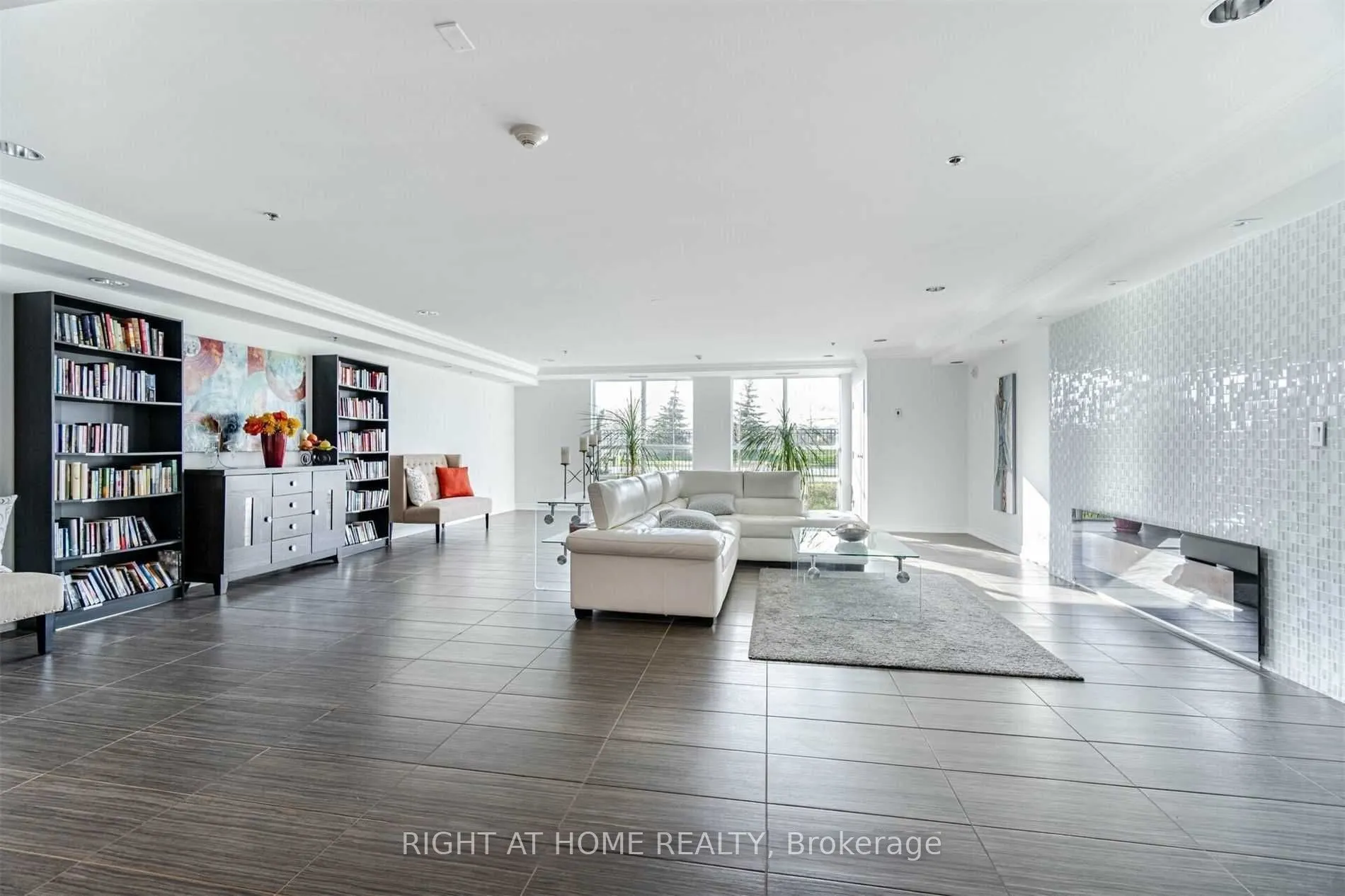 1421 Costigan Road, #512