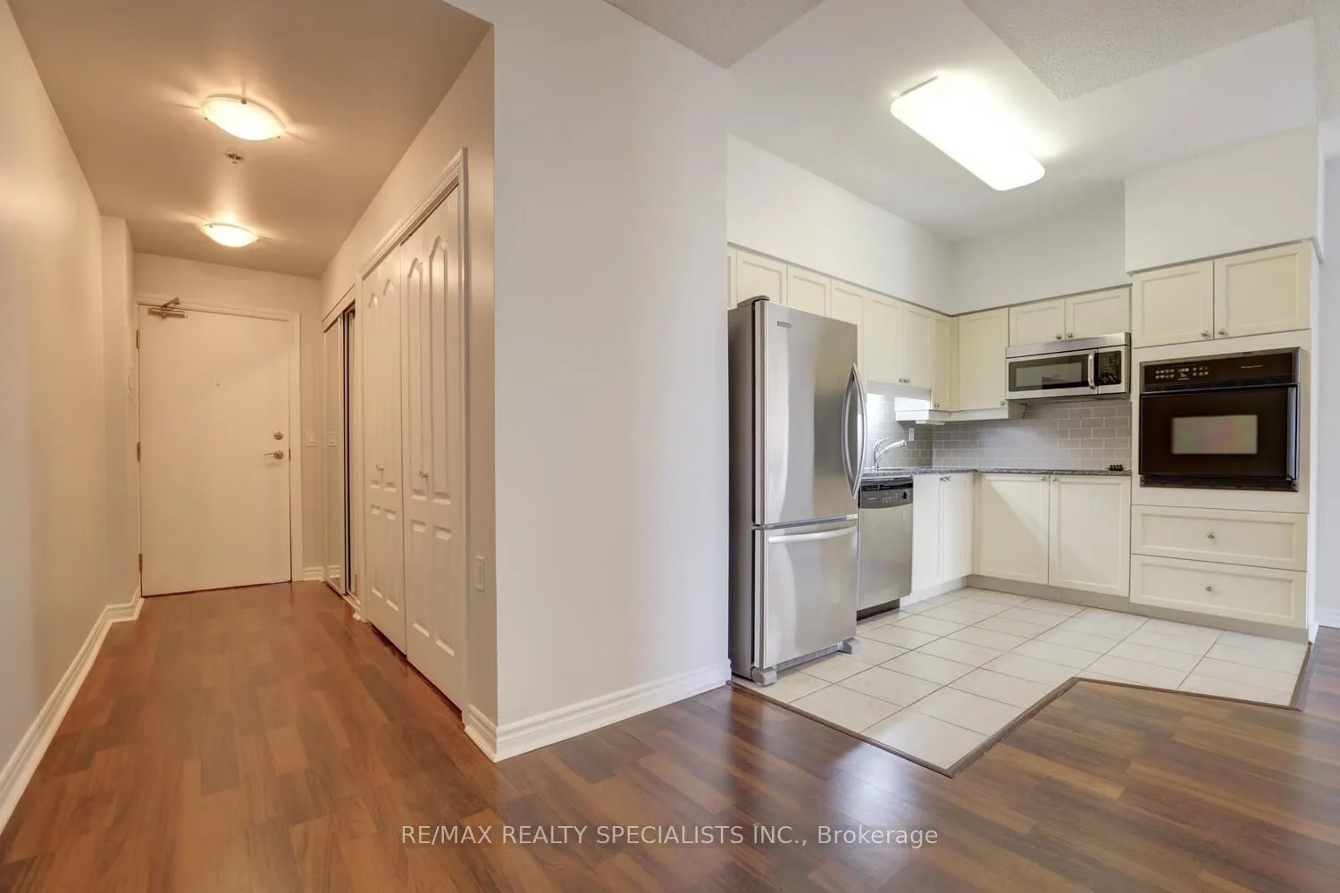 810 Scollard Court, #404
