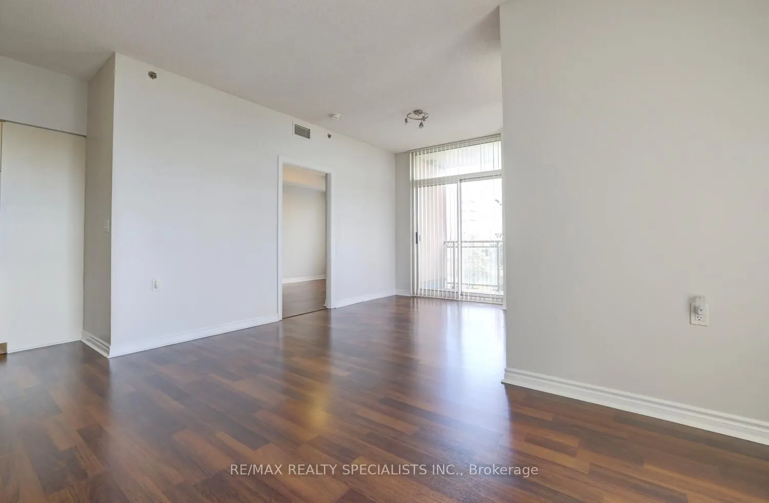 810 Scollard Court, #404