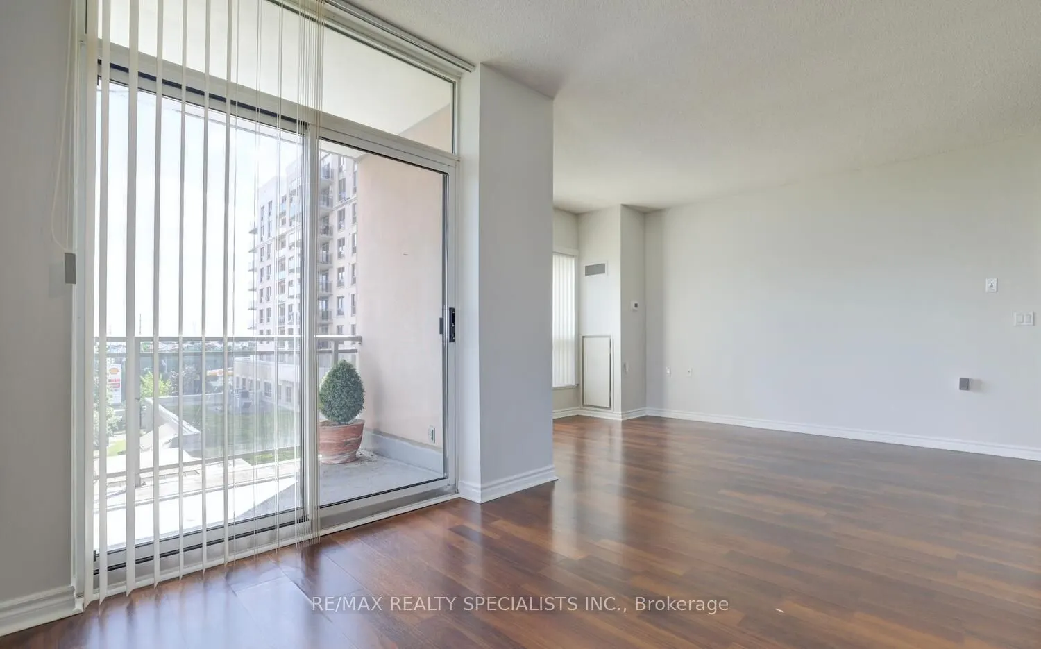 810 Scollard Court, #404