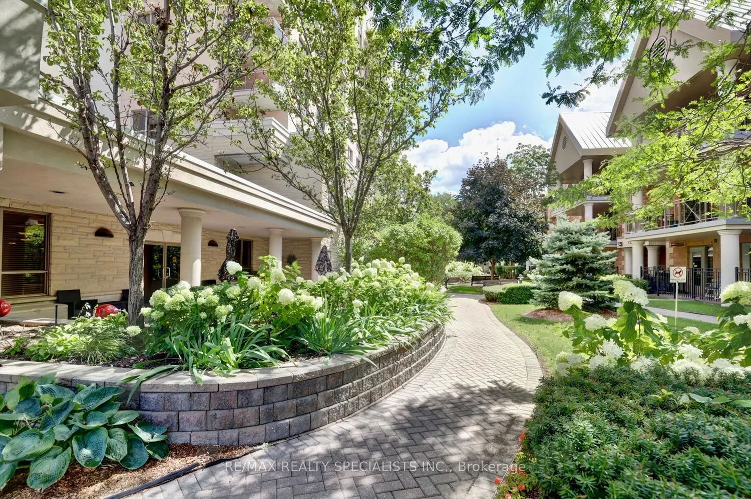 810 Scollard Court, #404