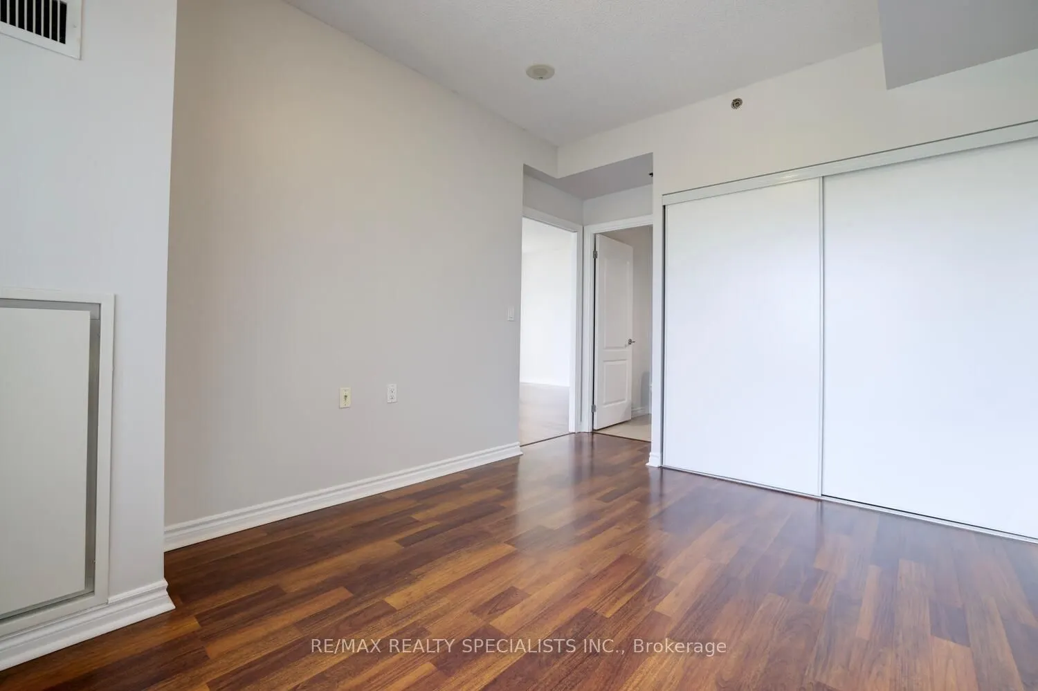 810 Scollard Court, #404