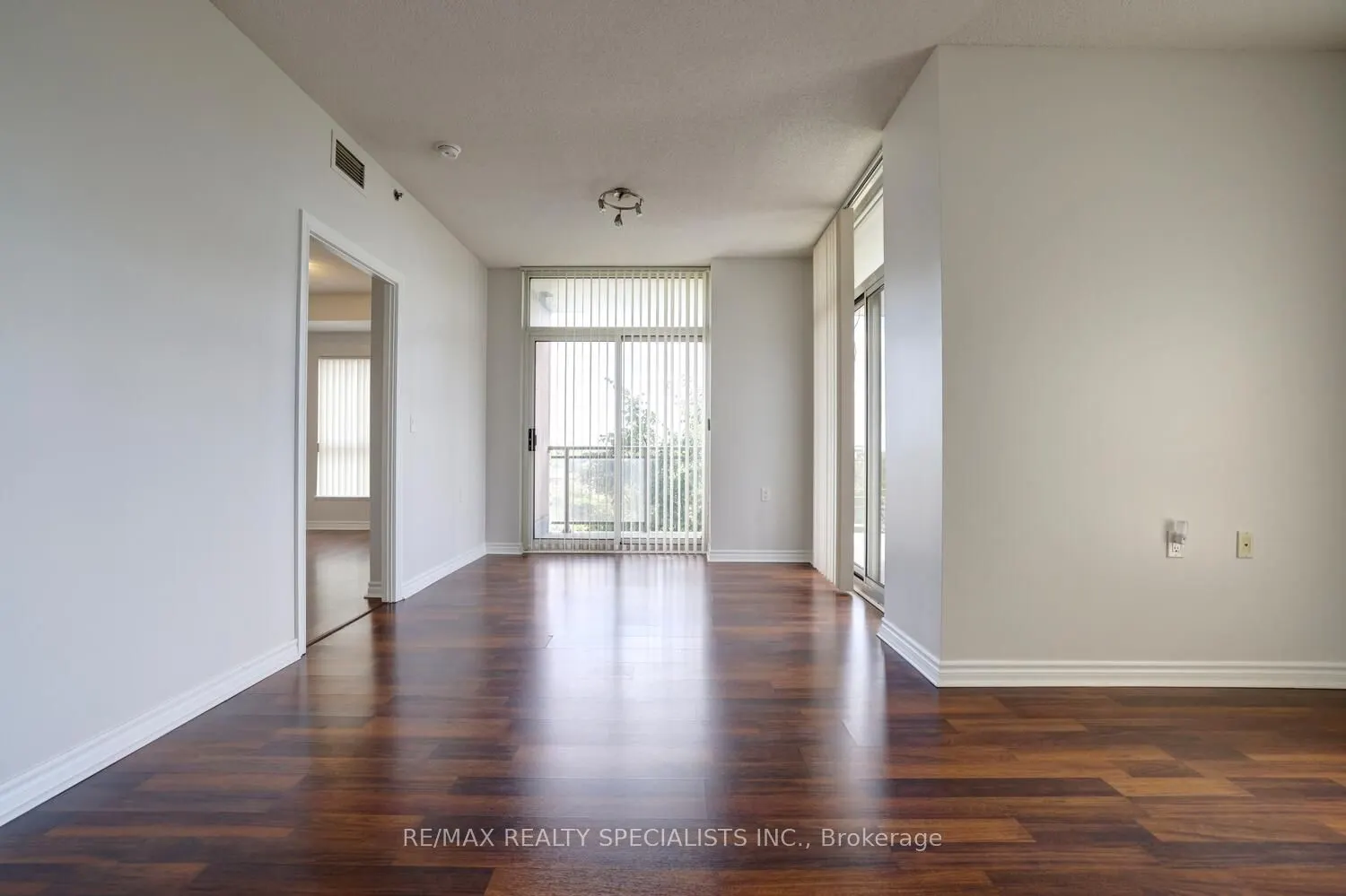 810 Scollard Court, #404