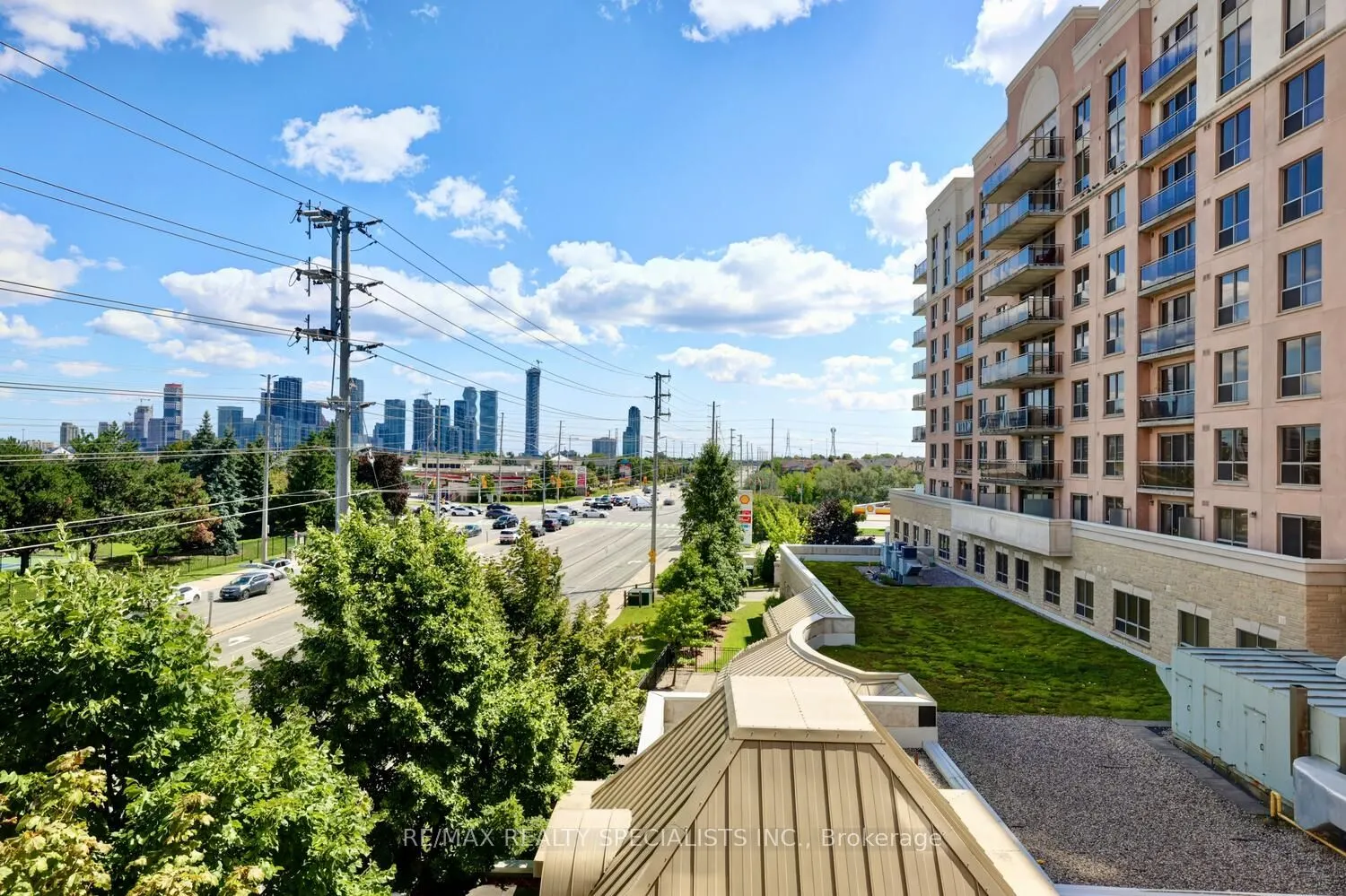 810 Scollard Court, #404