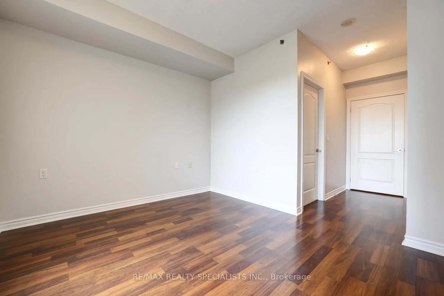 810 Scollard Court, #404