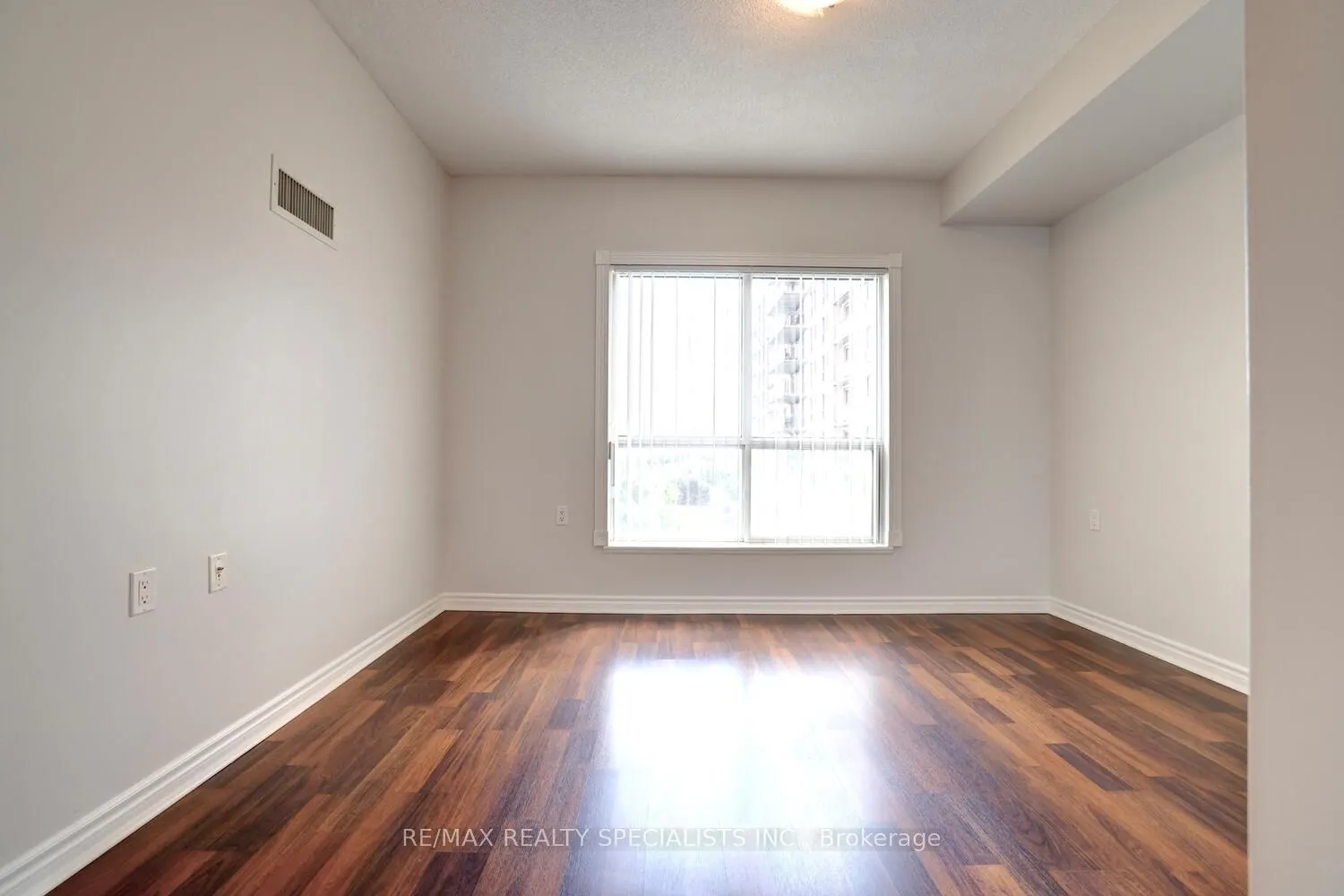 810 Scollard Court, #404