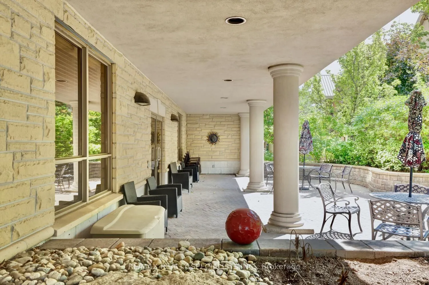 810 Scollard Court, #404