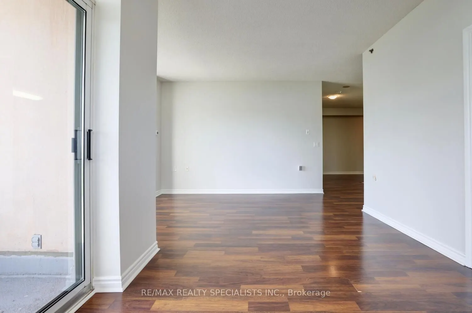 810 Scollard Court, #404
