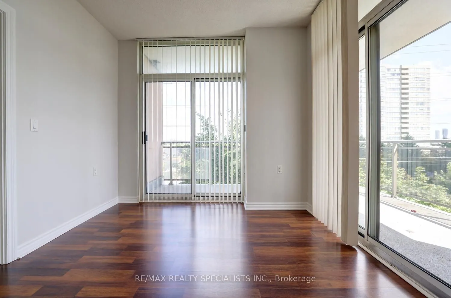 810 Scollard Court, #404