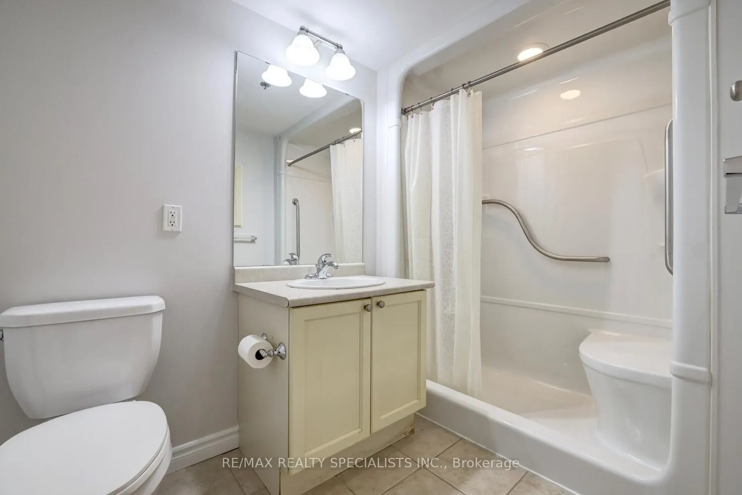 810 Scollard Court, #404
