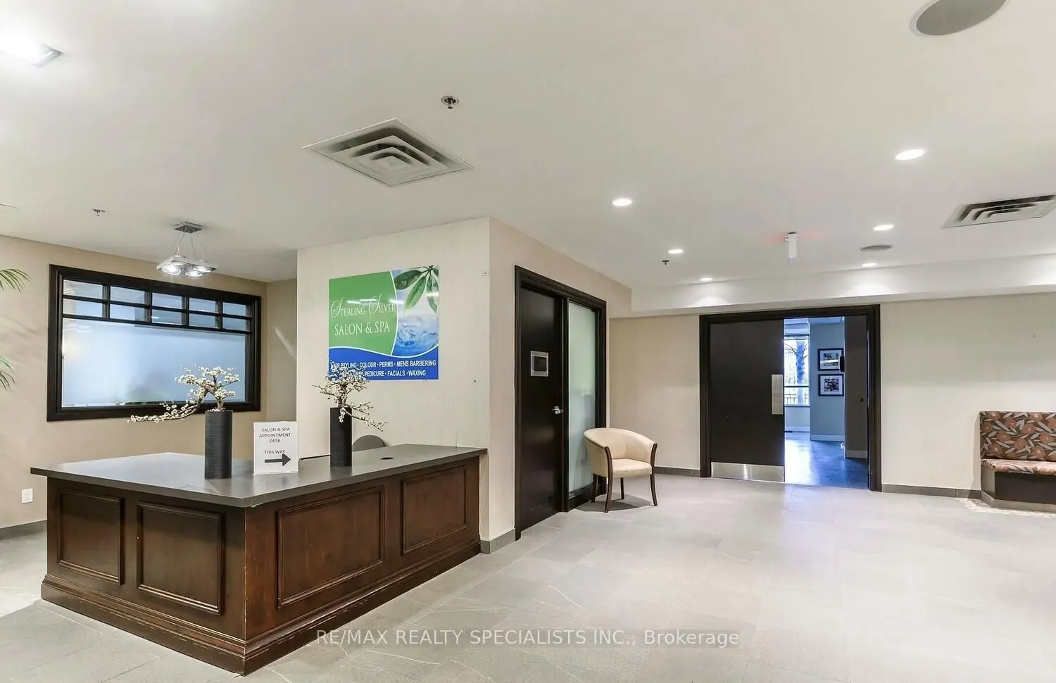 810 Scollard Court, #404