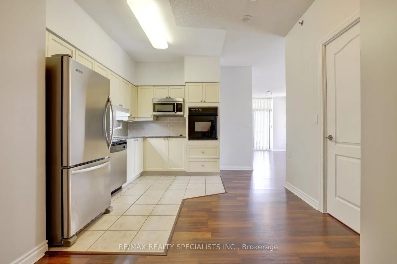 810 Scollard Court, #404
