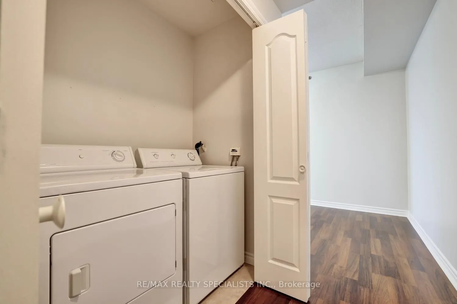 810 Scollard Court, #404