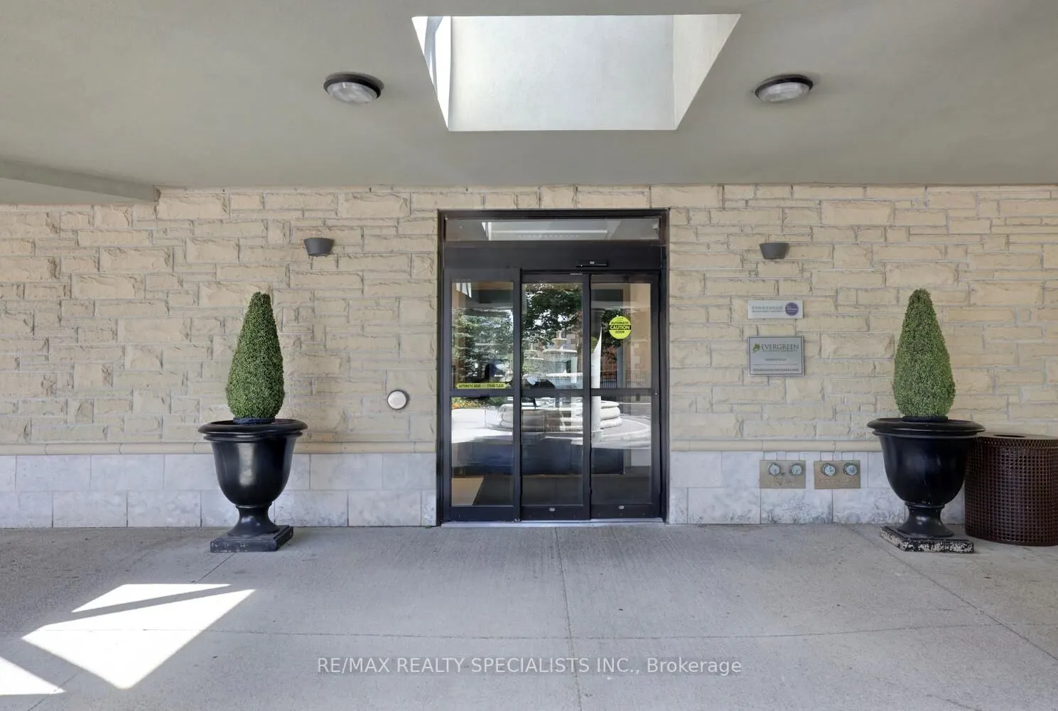 810 Scollard Court, #404
