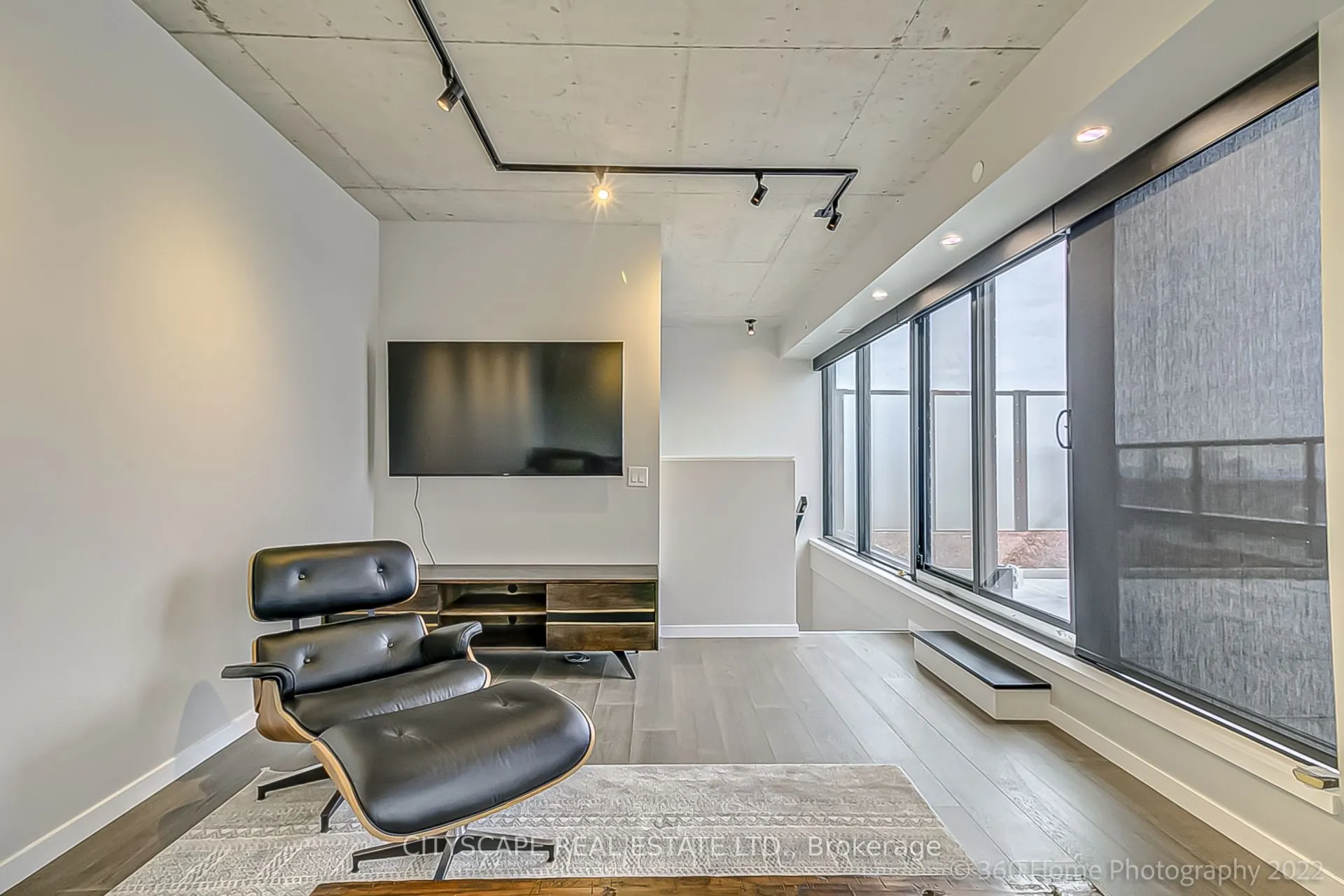7 Smith Crescent, #Ph 810
