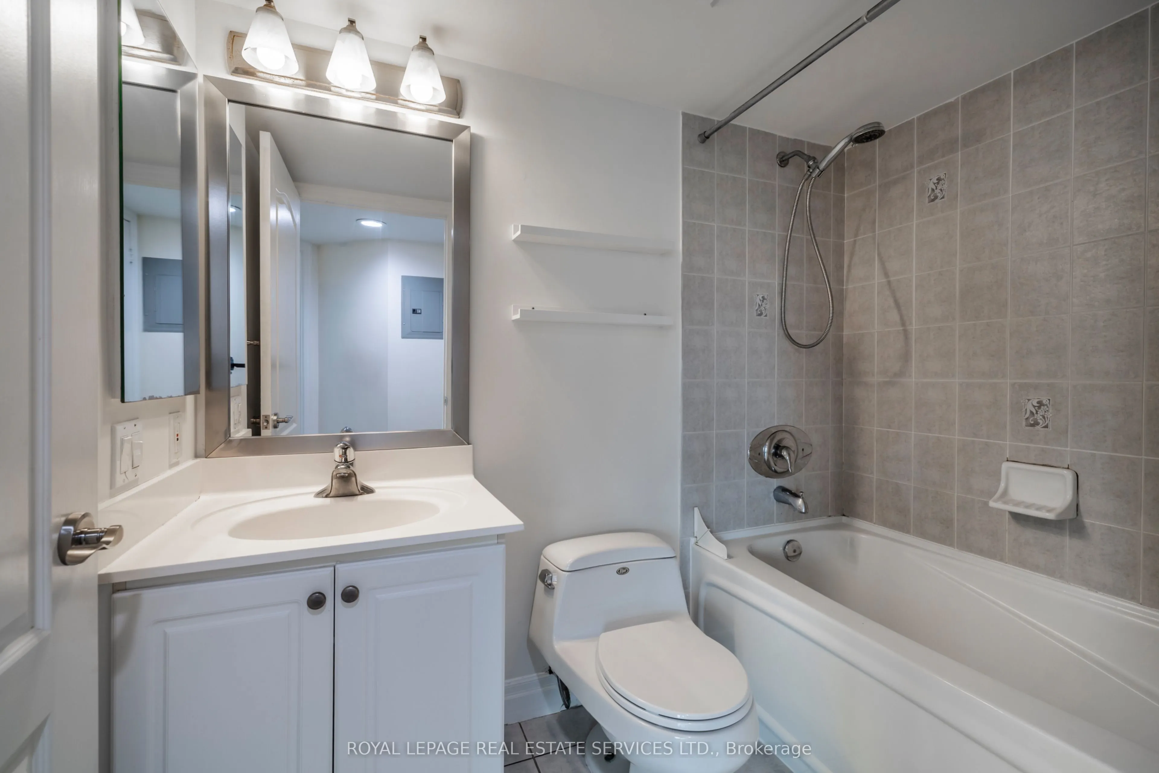 2121 Lake Shore Boulevard W, #809
