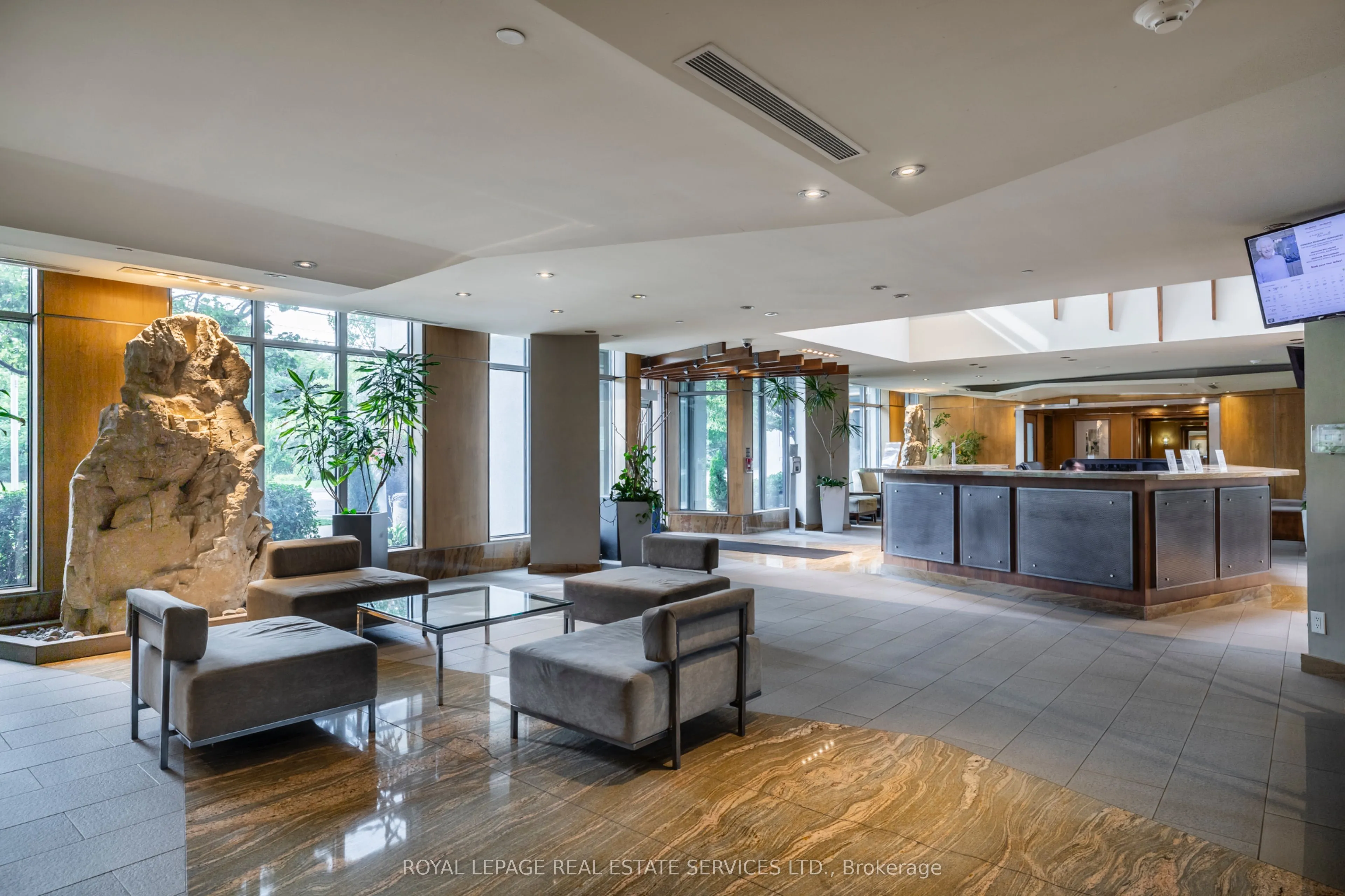 2121 Lake Shore Boulevard W, #809