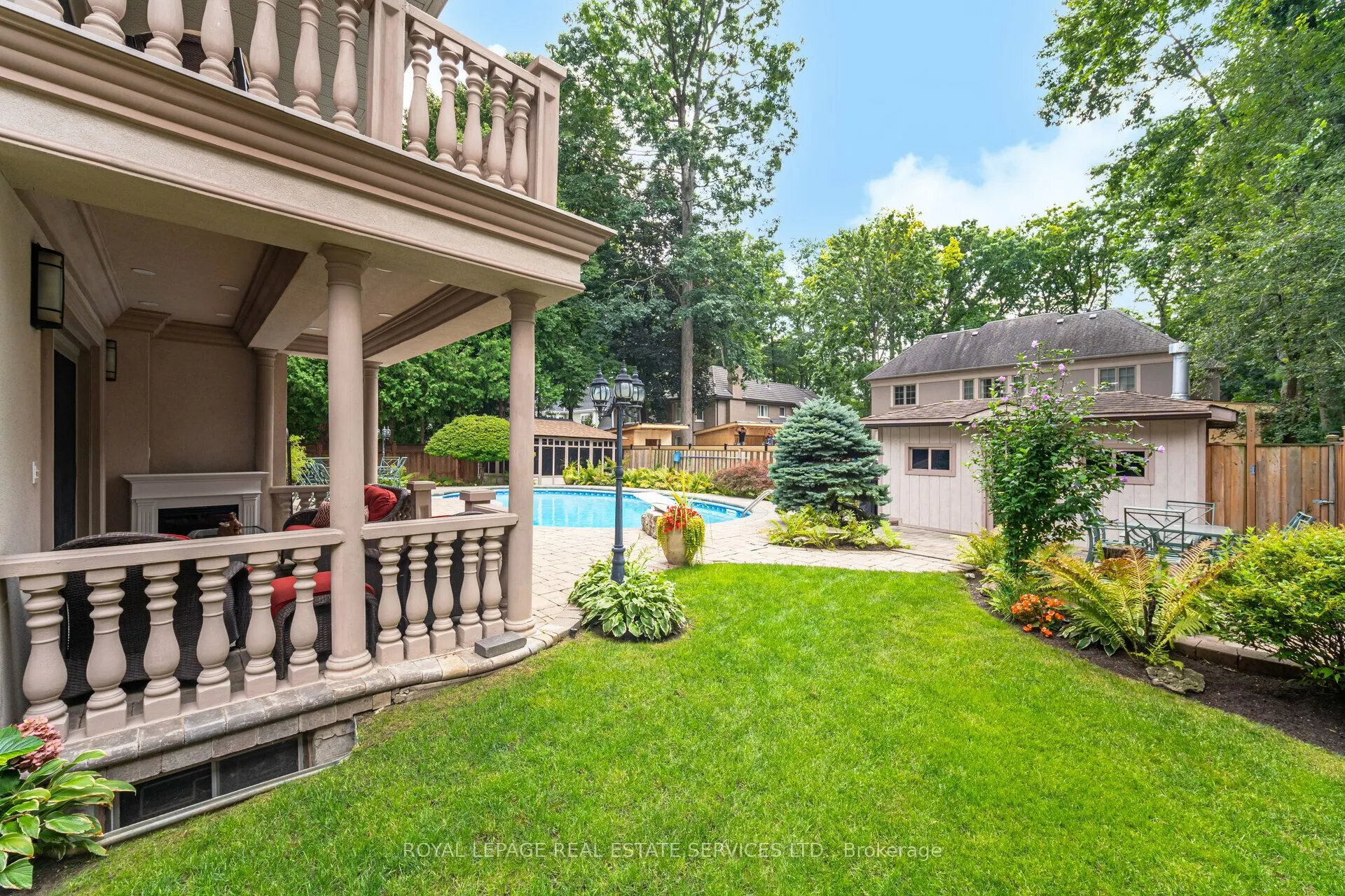2130 Autumn Breeze Drive N