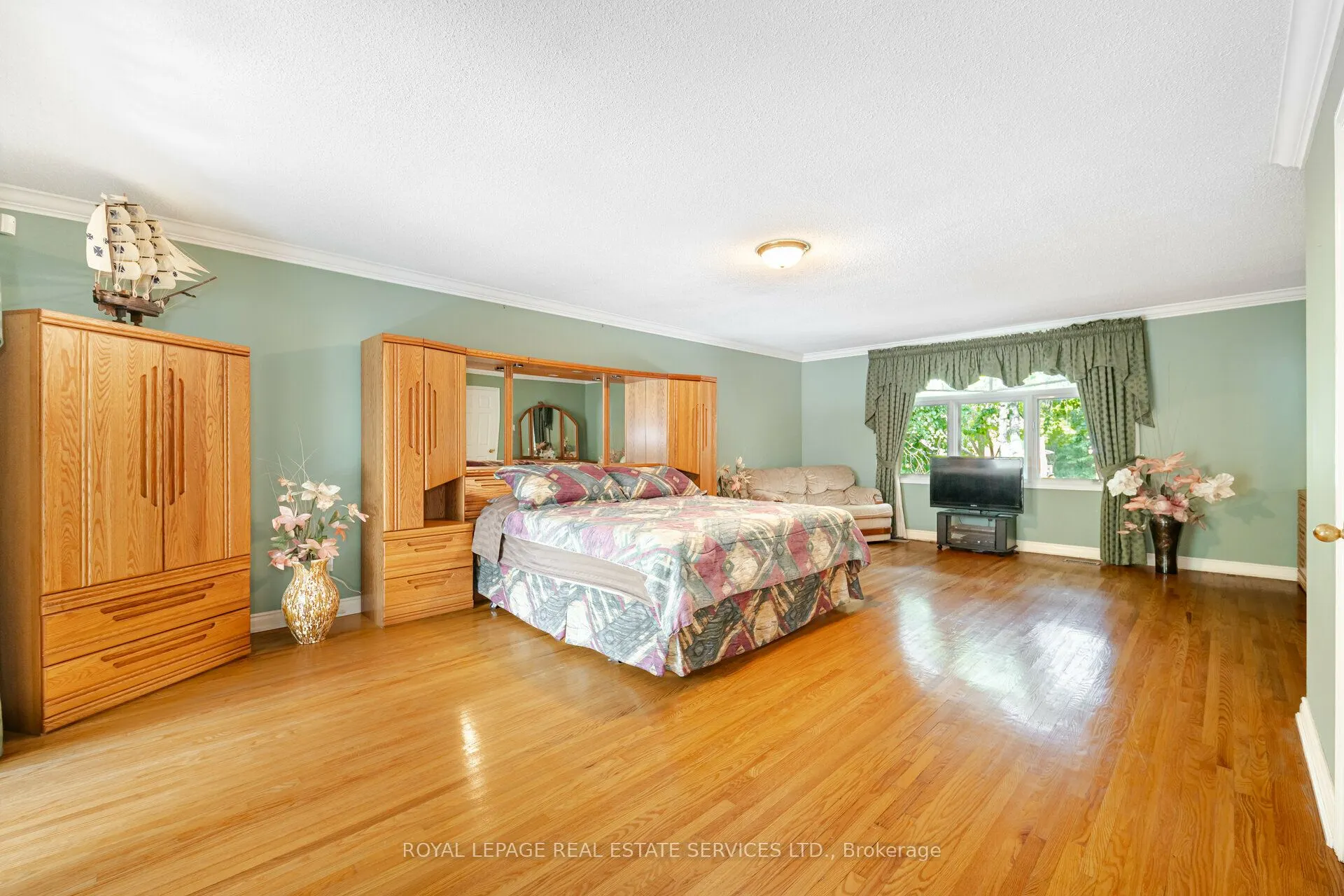 2130 Autumn Breeze Drive N