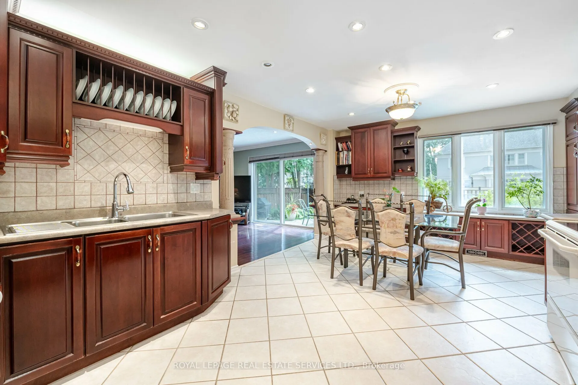 2130 Autumn Breeze Drive N