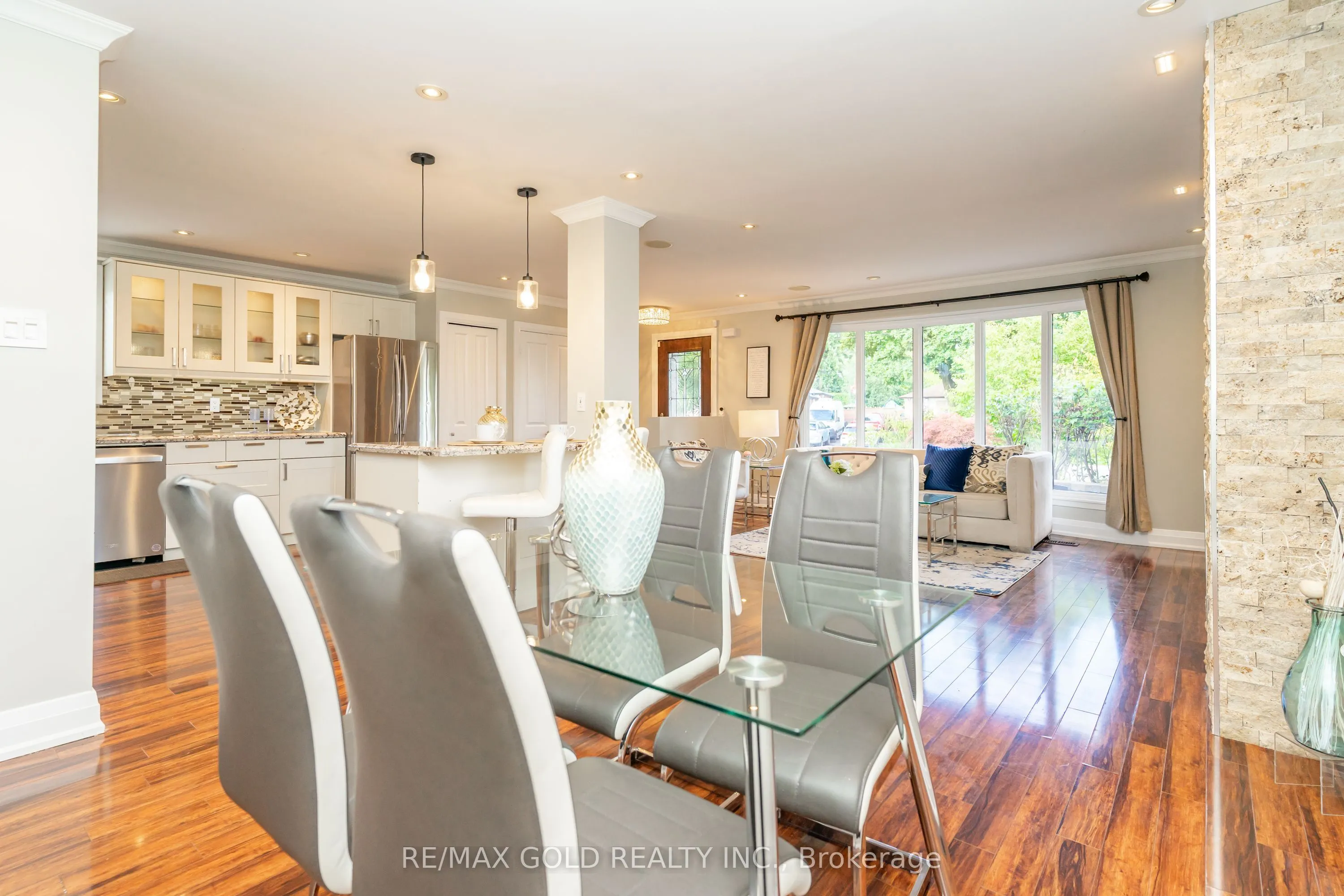 39 Ascot Avenue