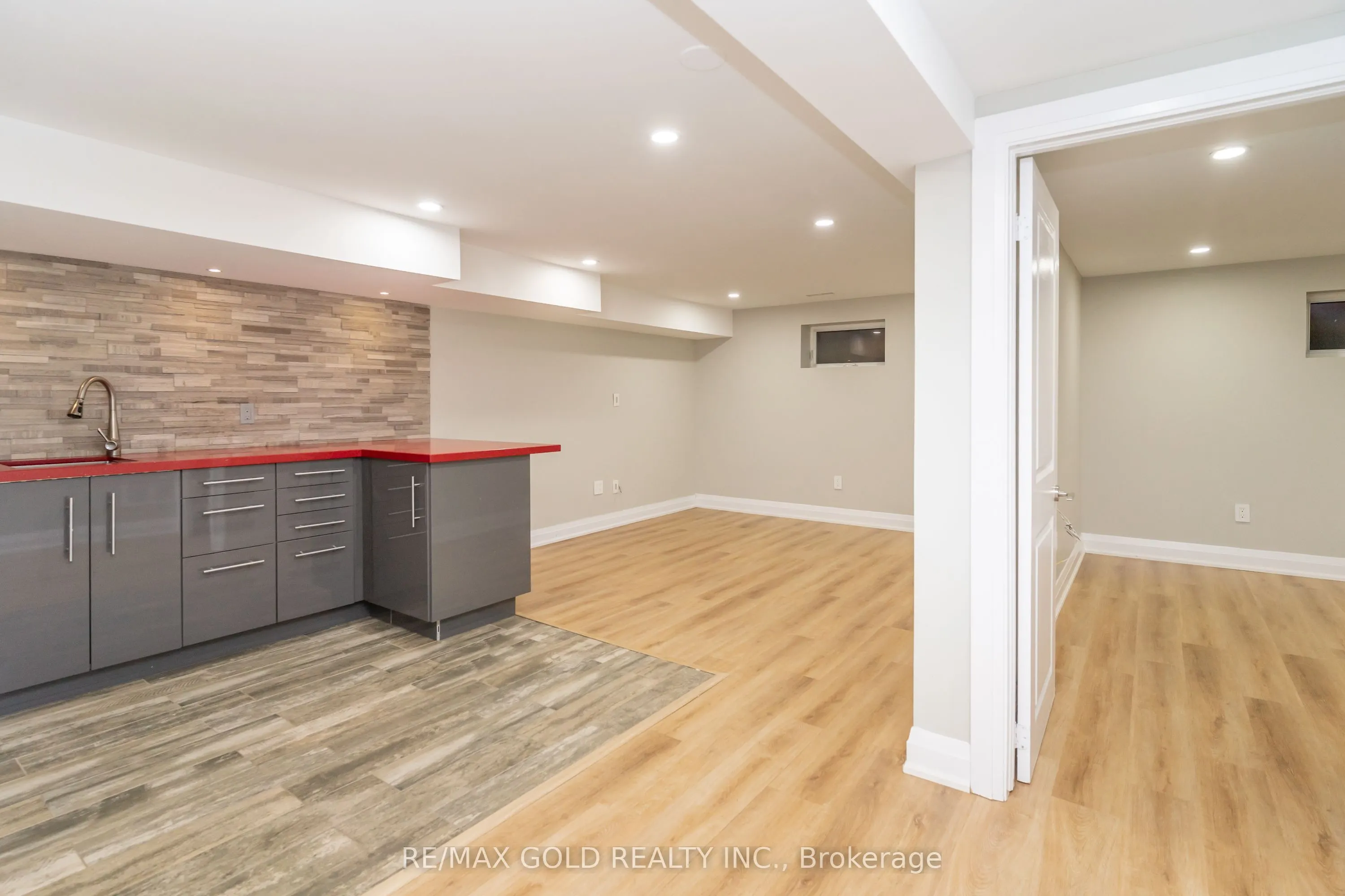 39 Ascot Avenue