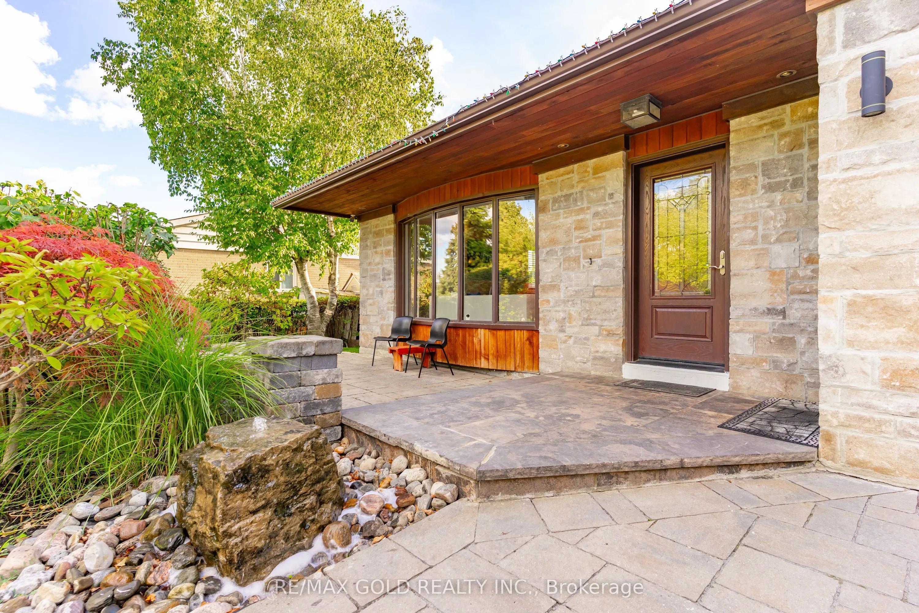 39 Ascot Avenue