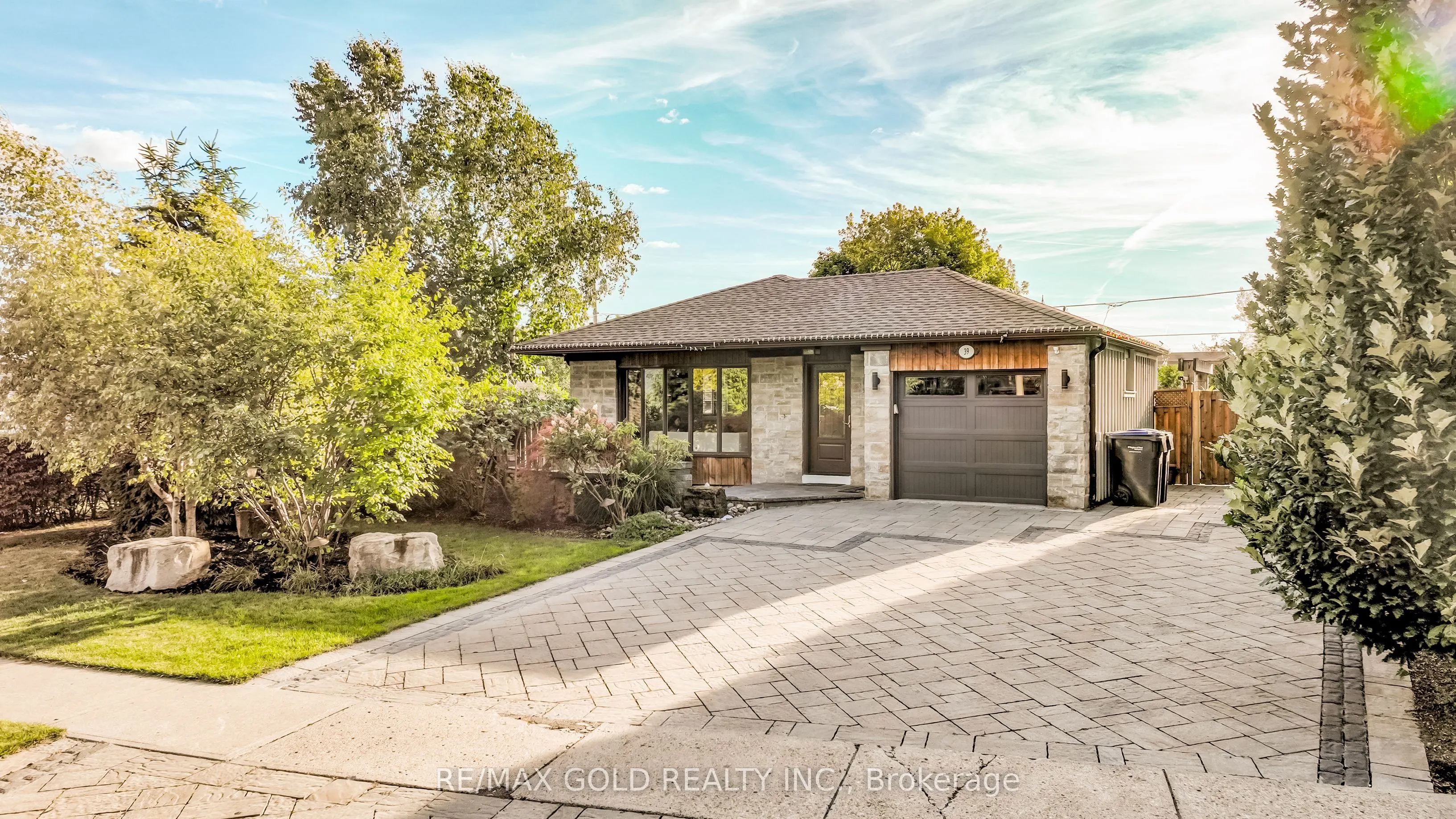 39 Ascot Avenue