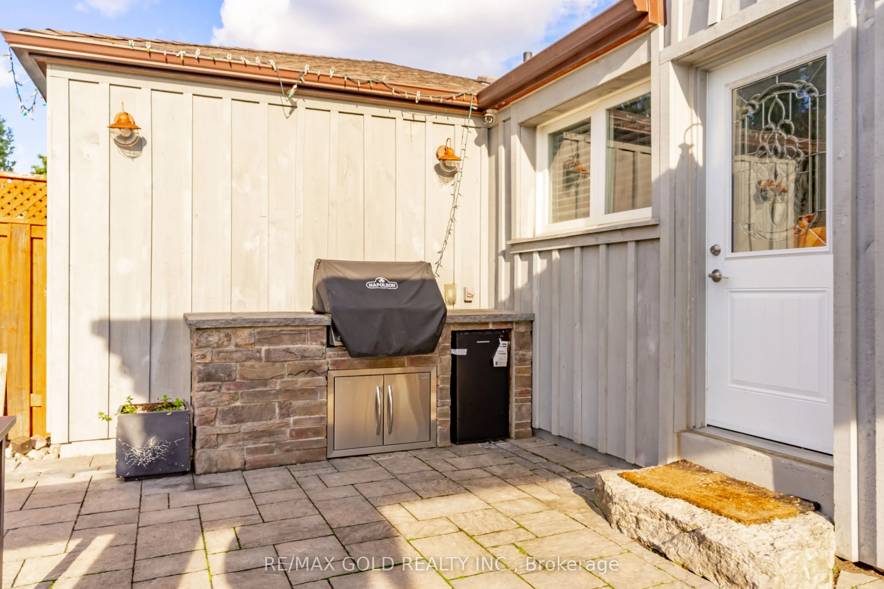 39 Ascot Avenue