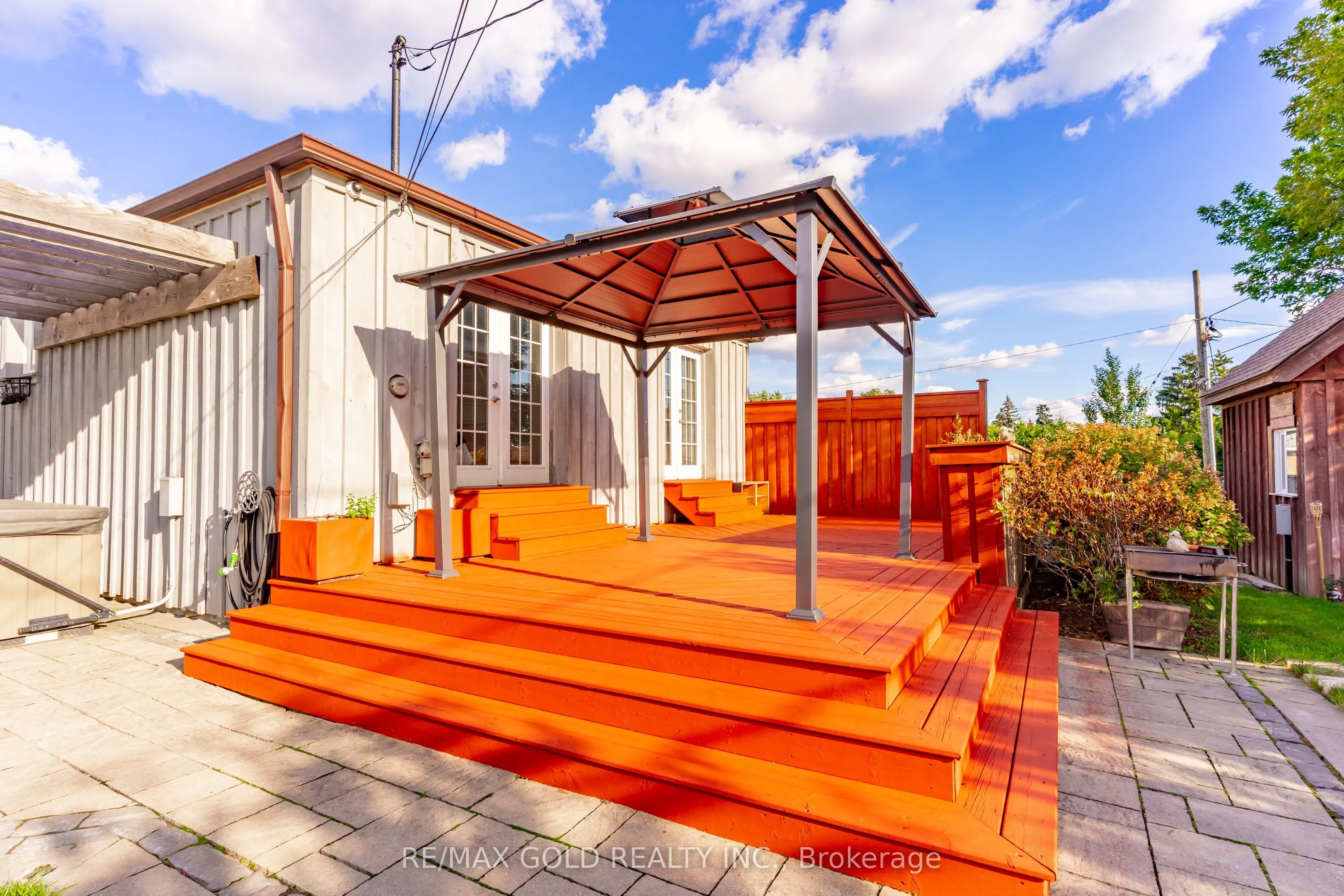 39 Ascot Avenue