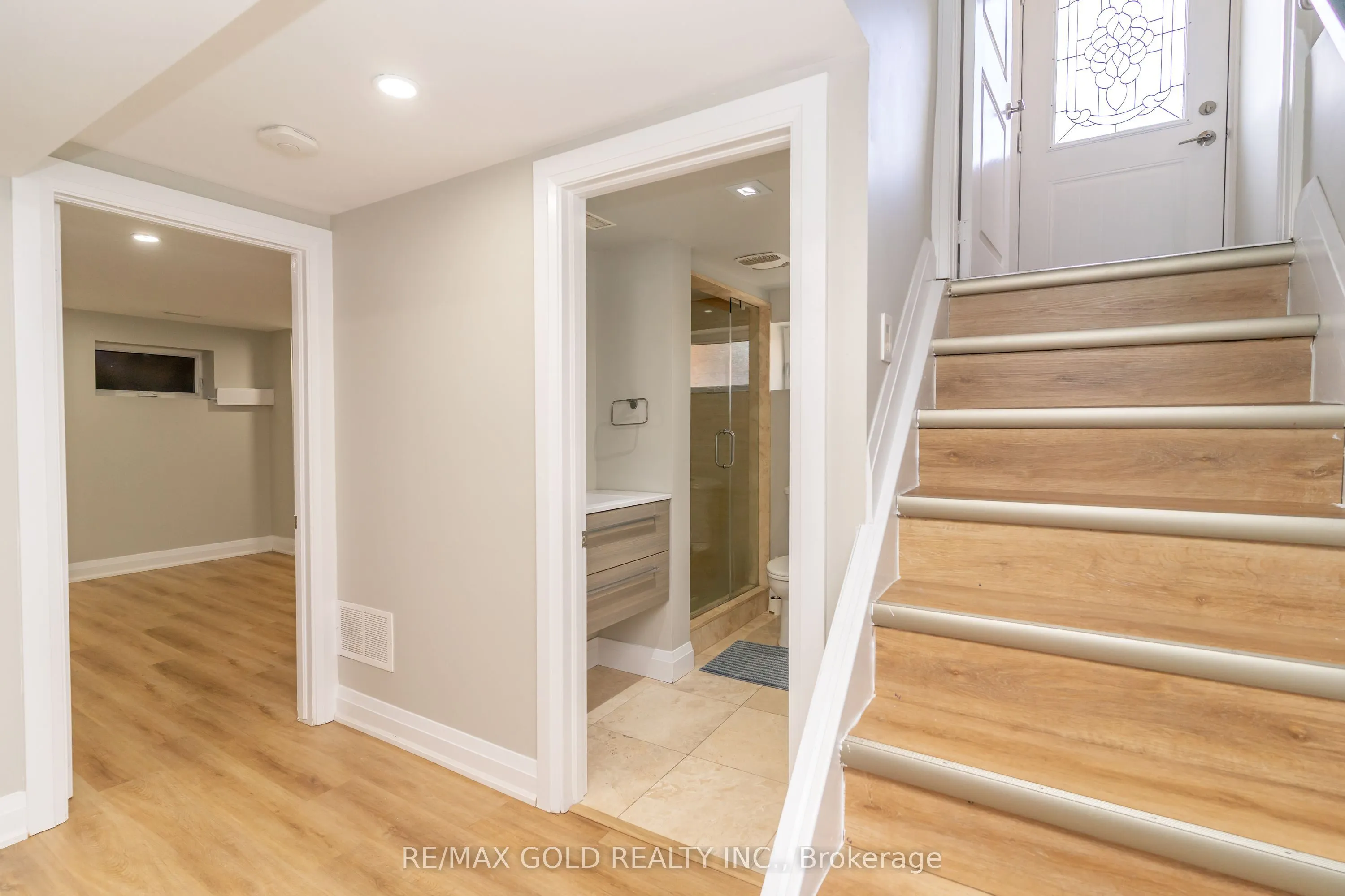 39 Ascot Avenue