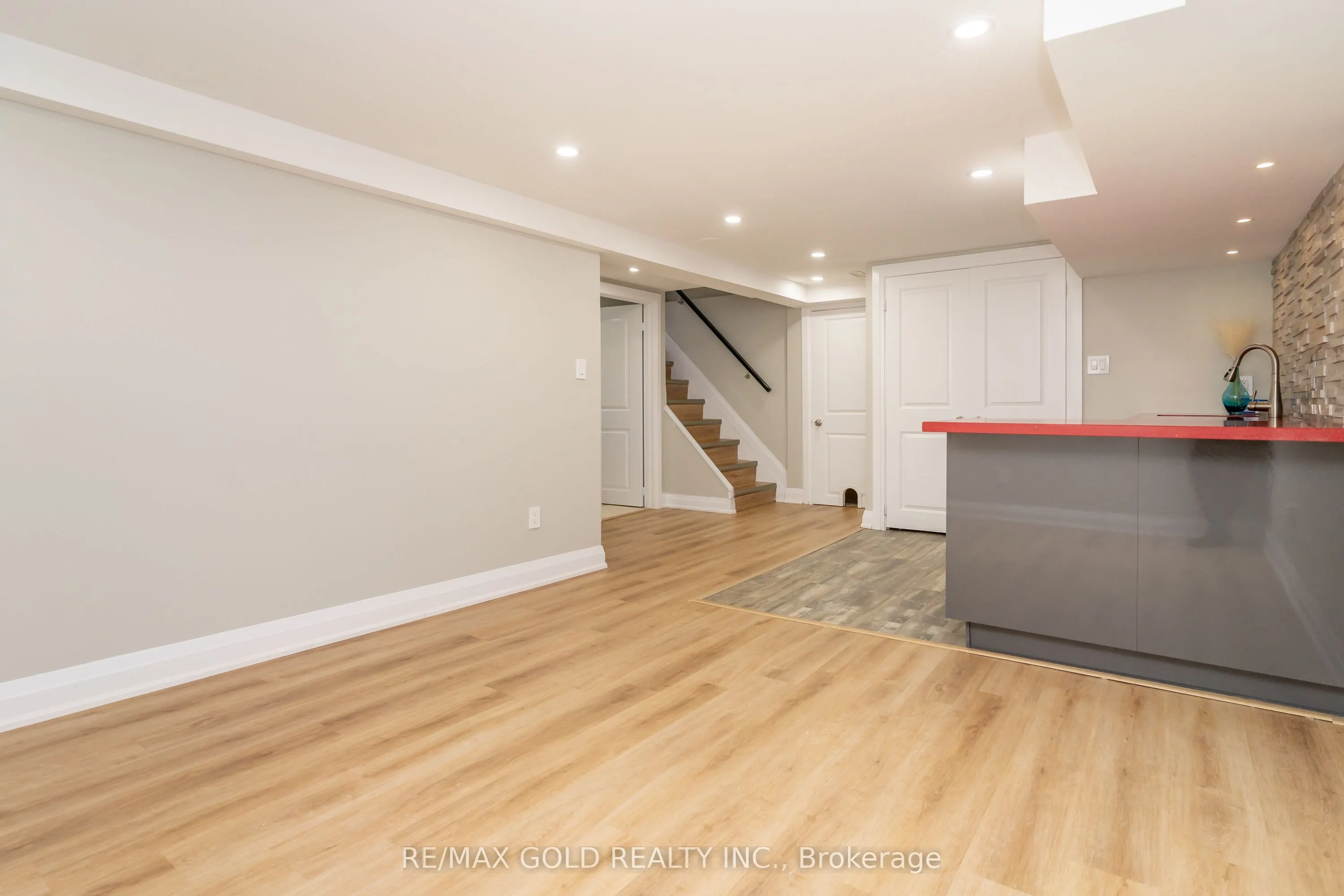 39 Ascot Avenue