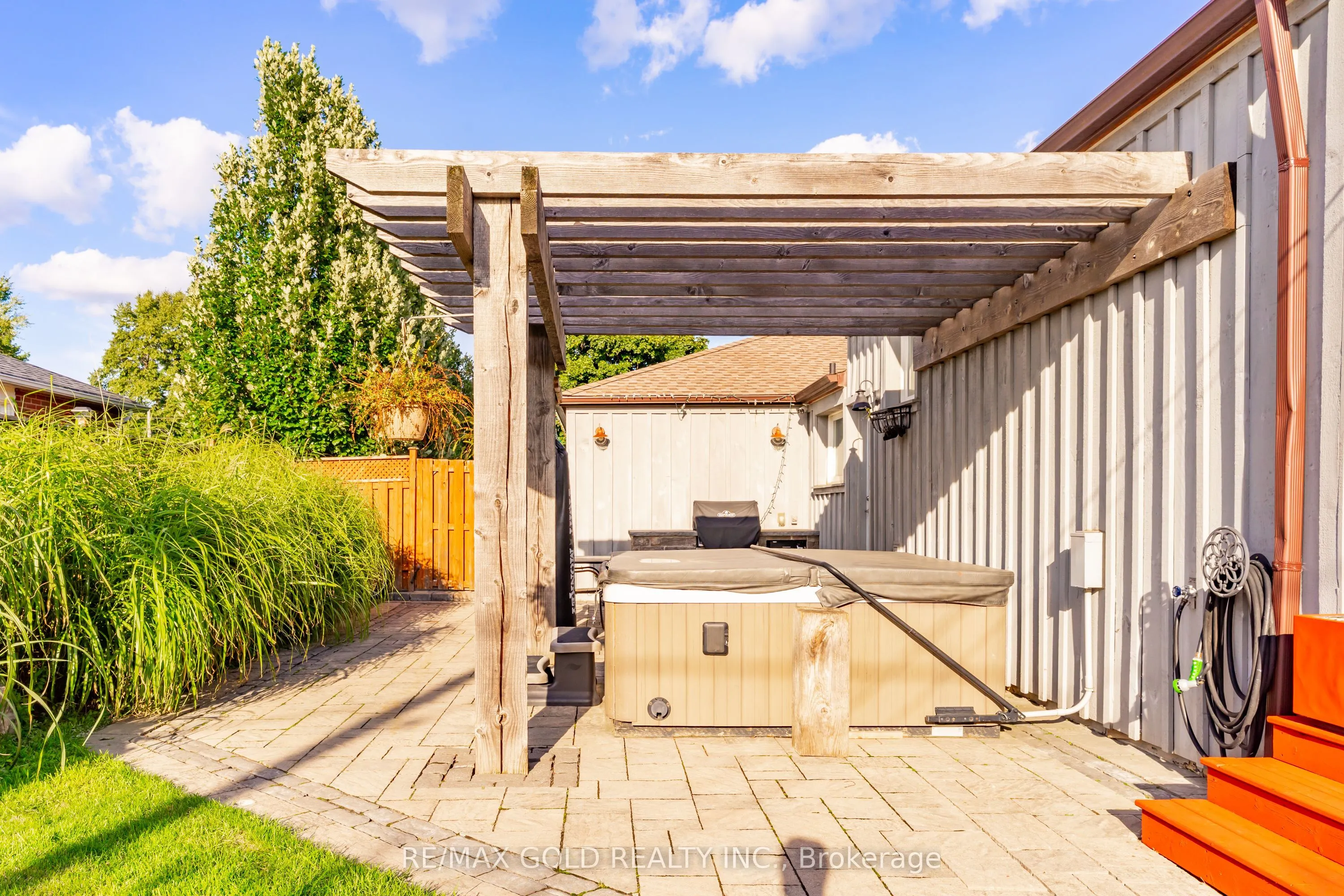 39 Ascot Avenue