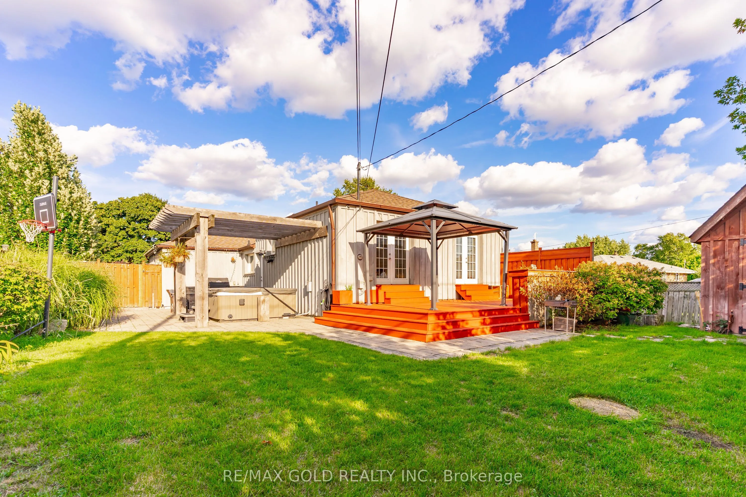 39 Ascot Avenue
