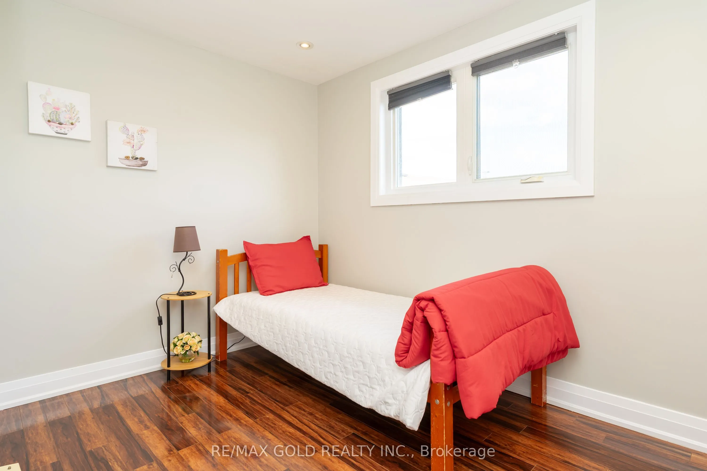 39 Ascot Avenue