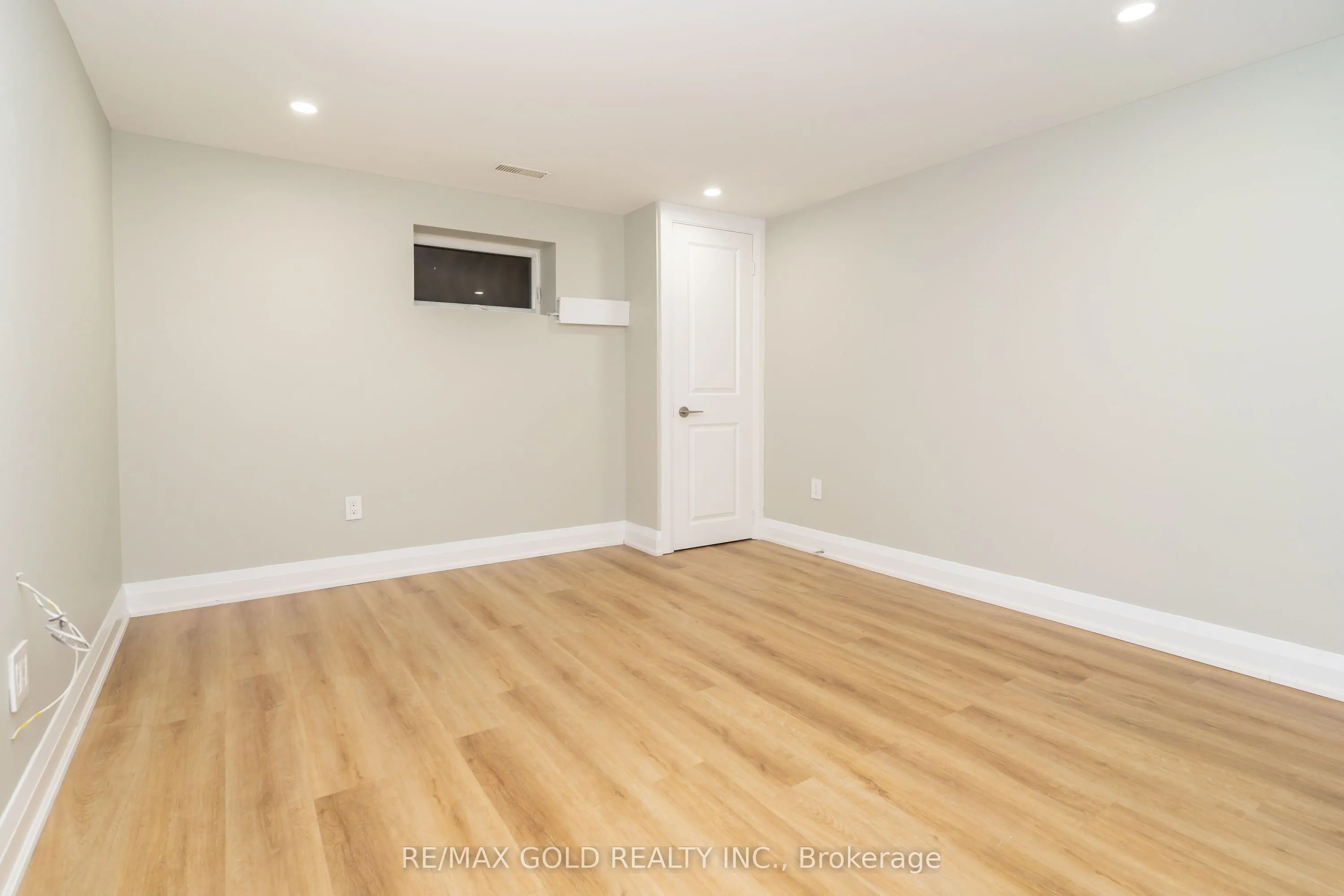 39 Ascot Avenue
