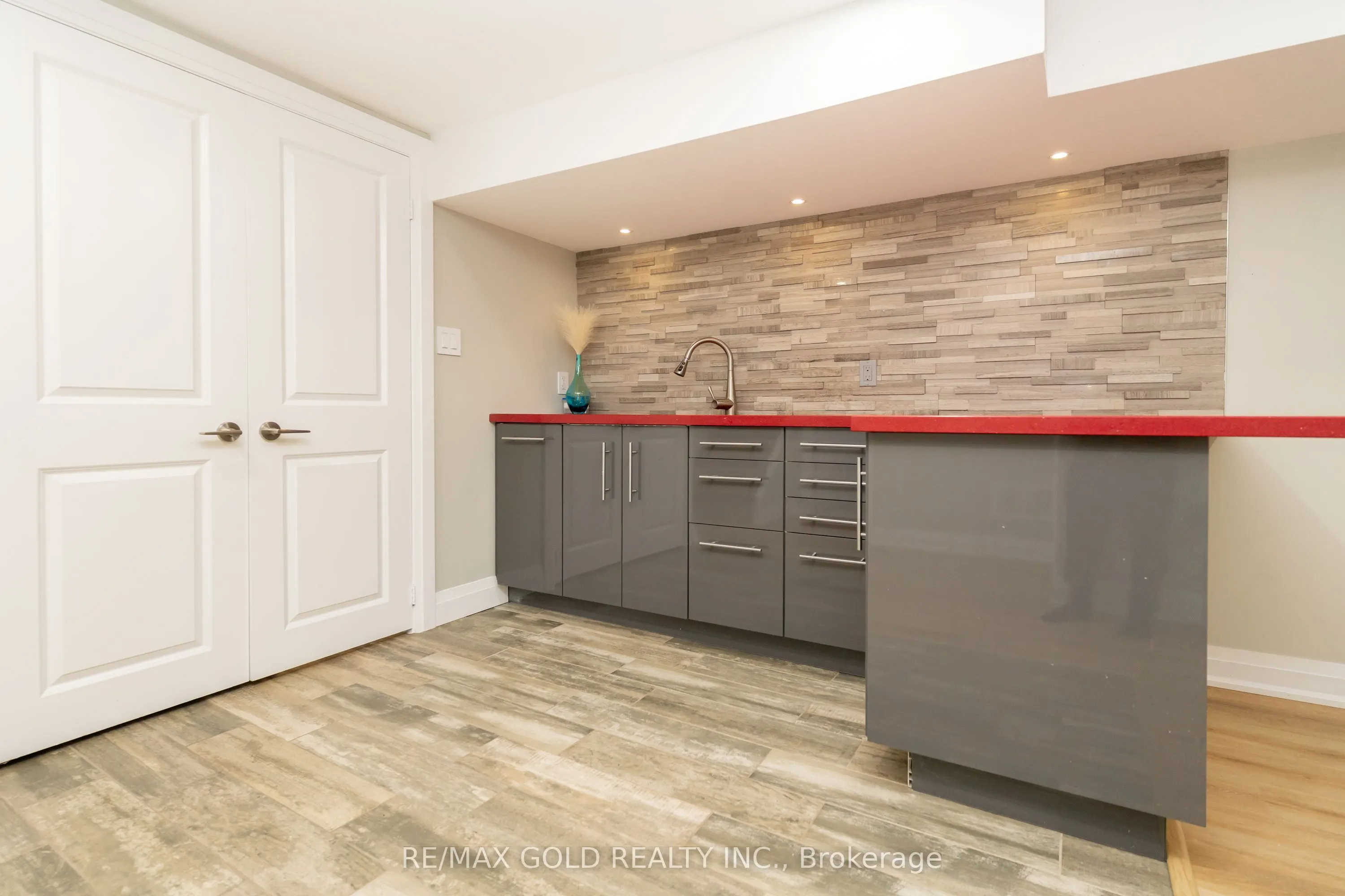 39 Ascot Avenue