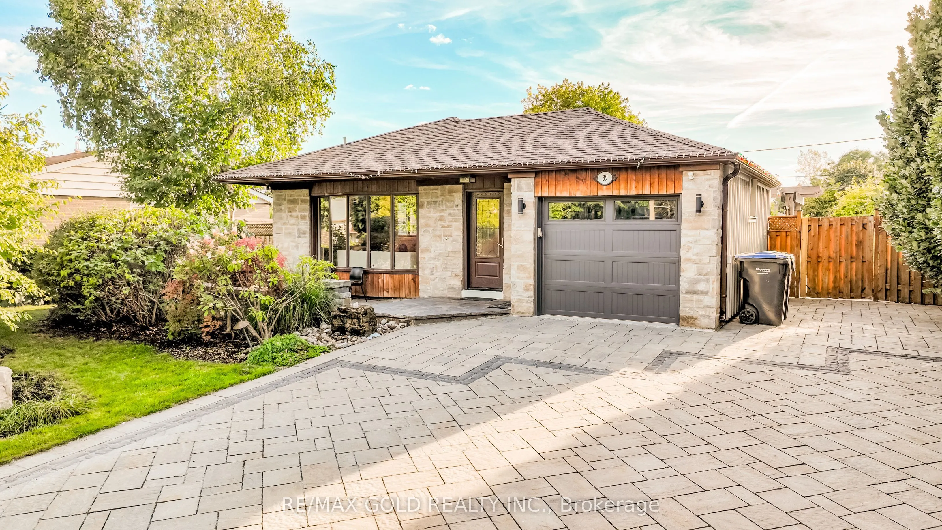 39 Ascot Avenue