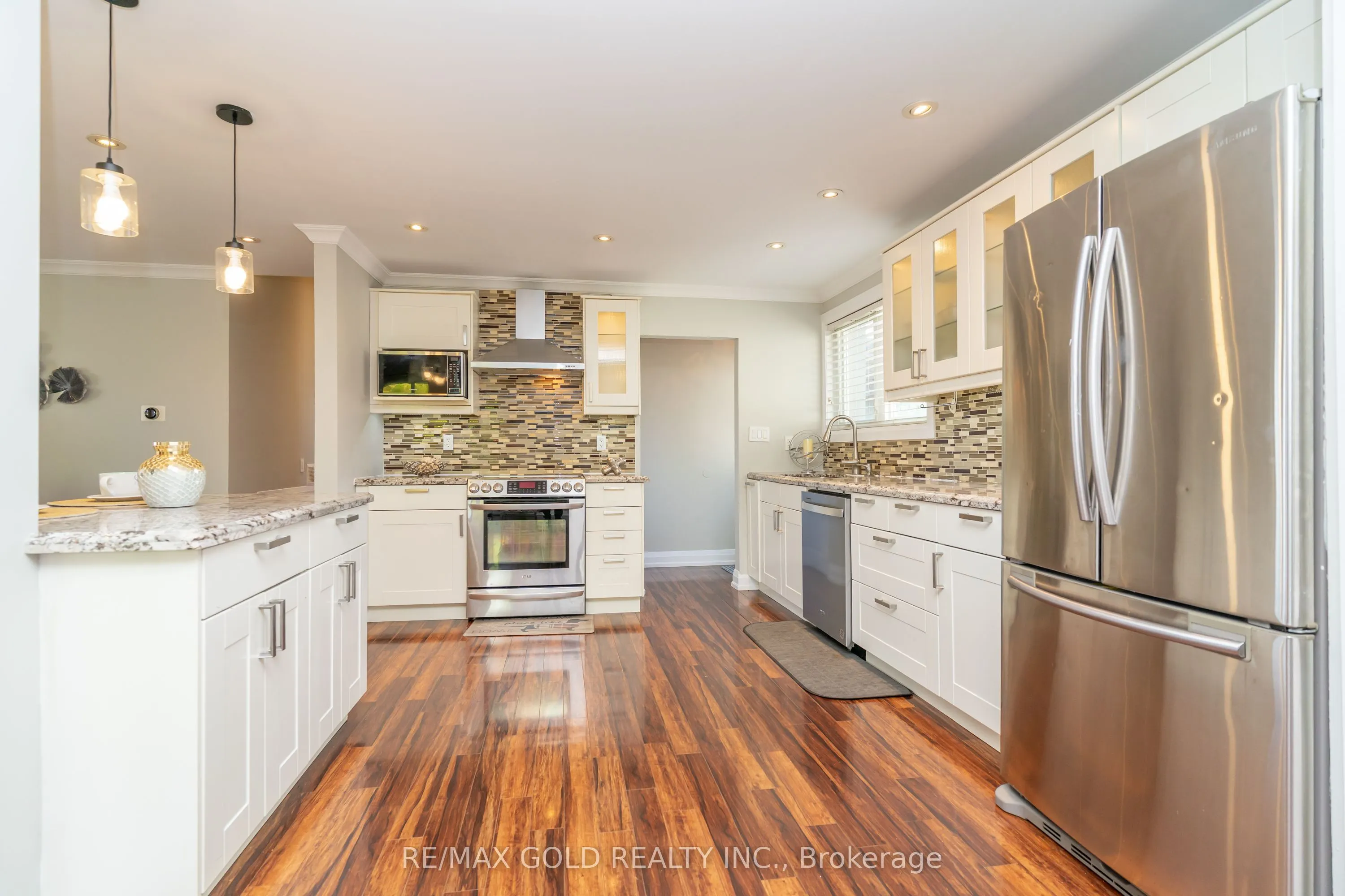 39 Ascot Avenue