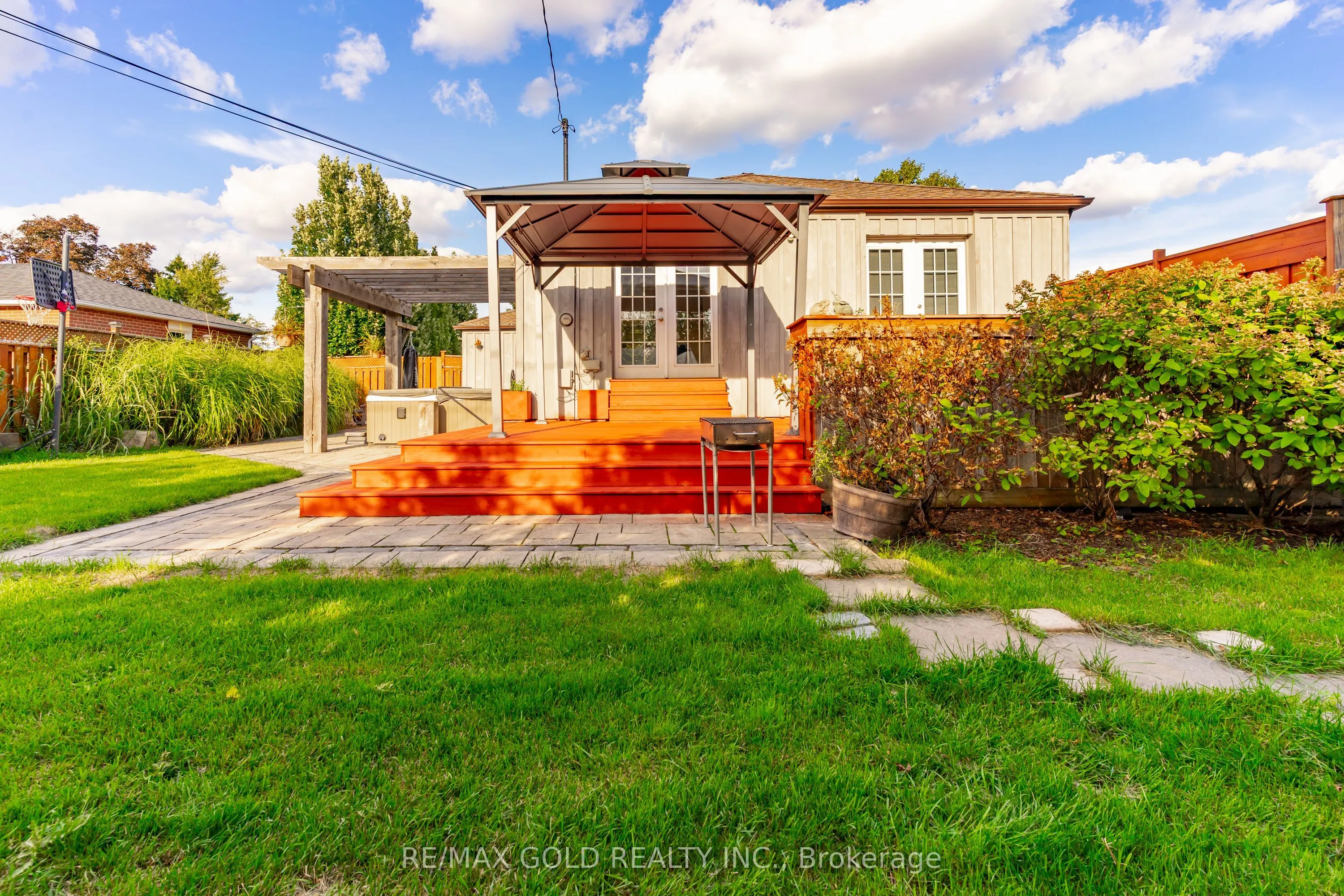 39 Ascot Avenue