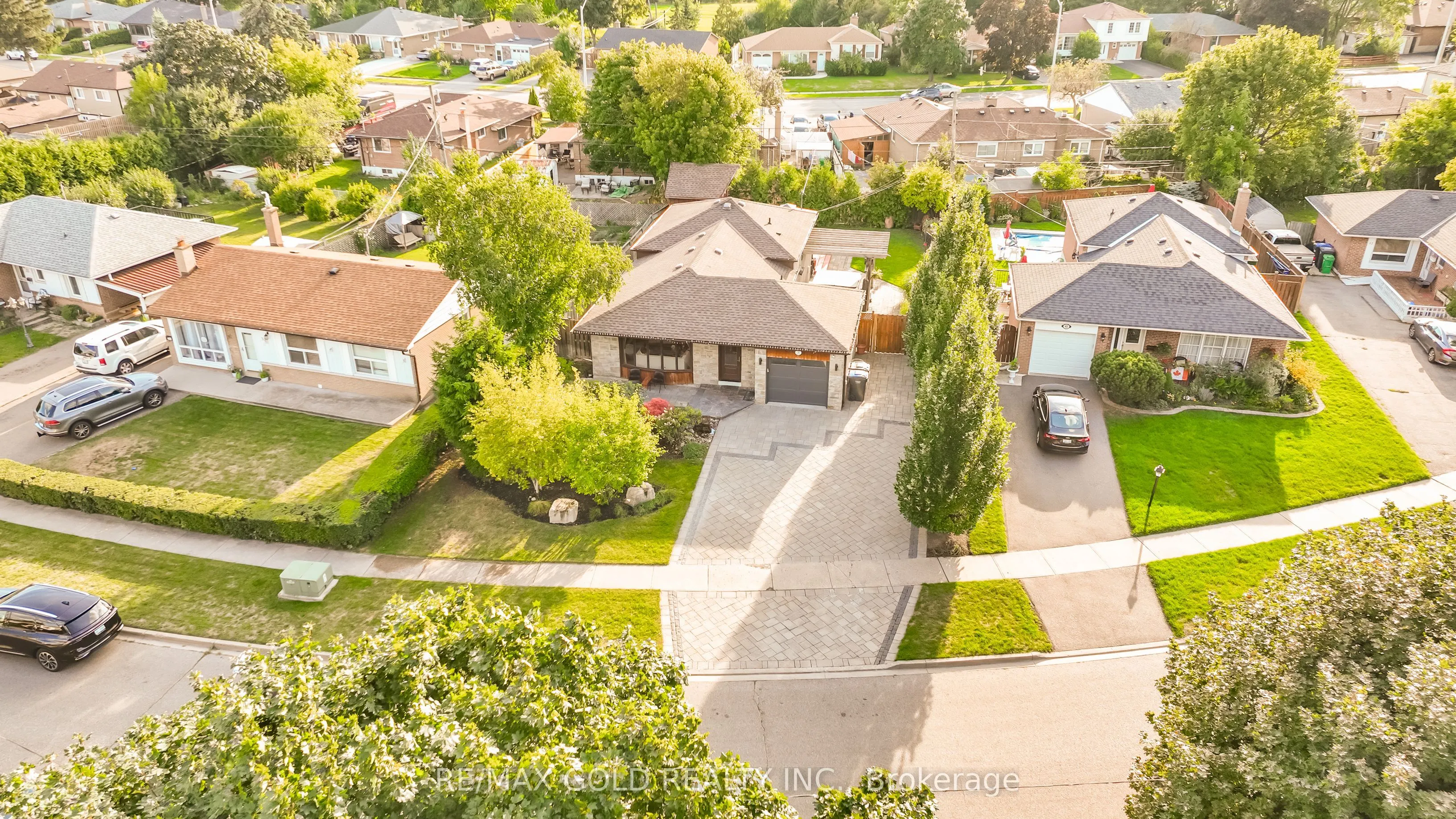 39 Ascot Avenue
