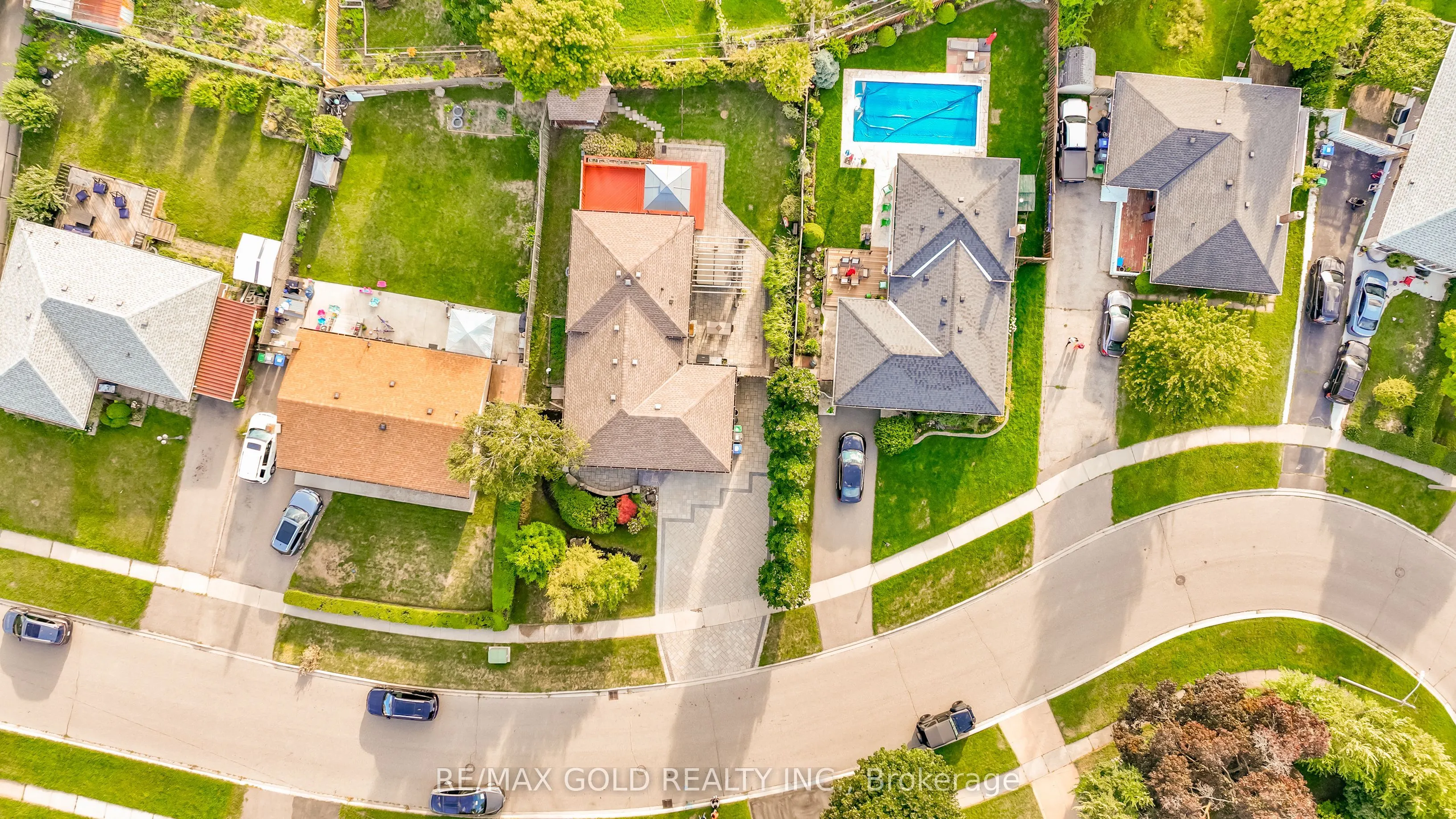 39 Ascot Avenue