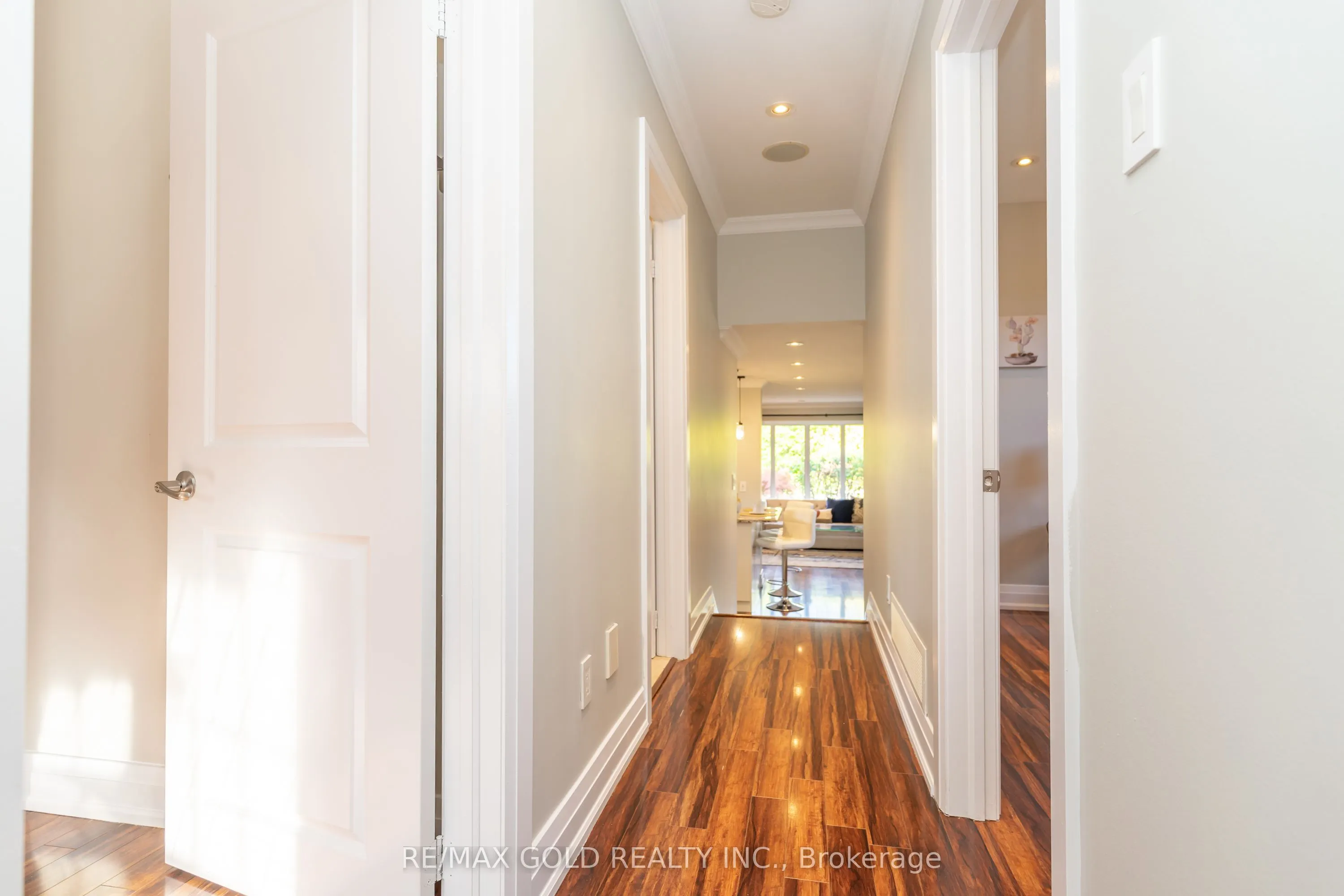 39 Ascot Avenue