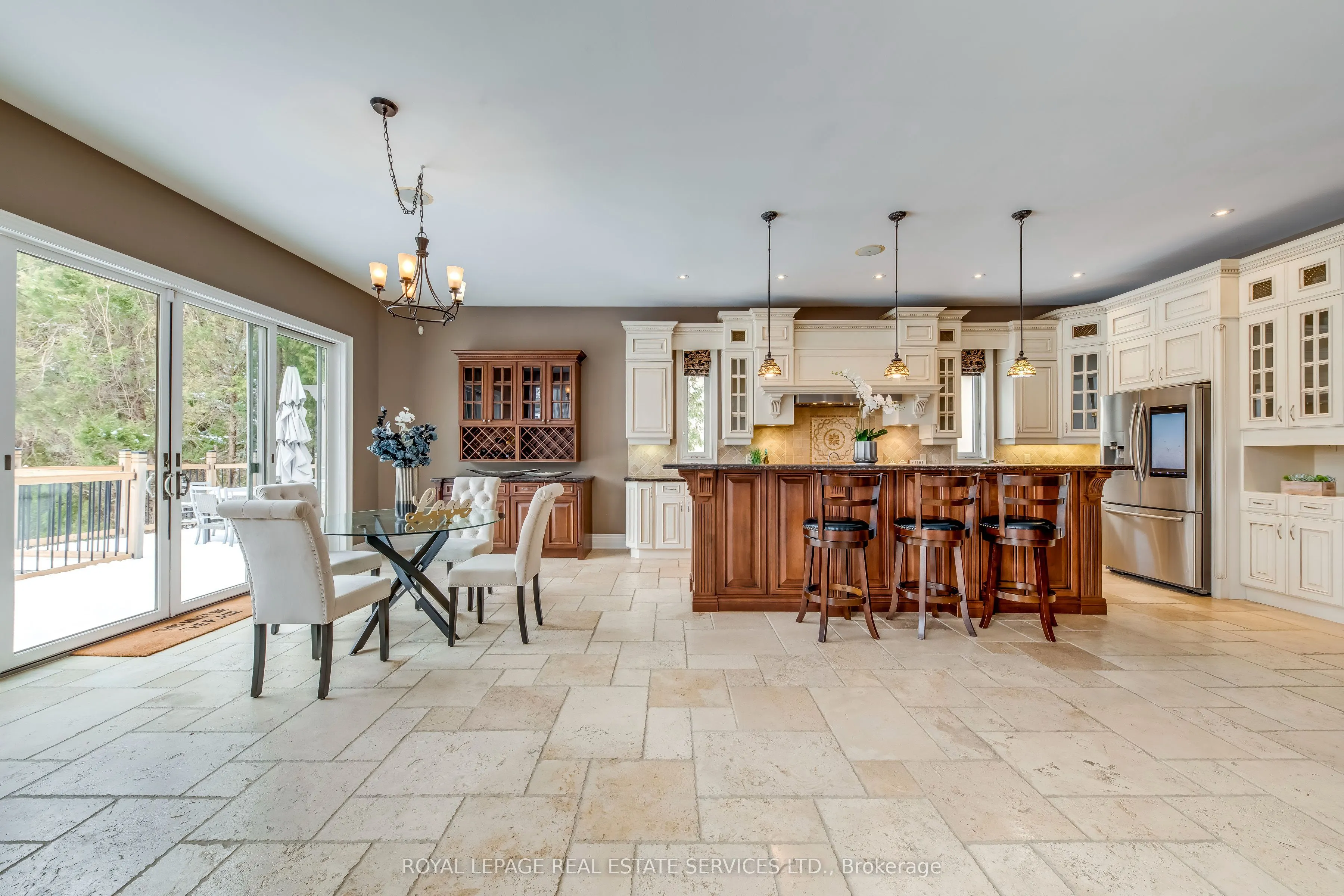 3341 Lakeshore Road