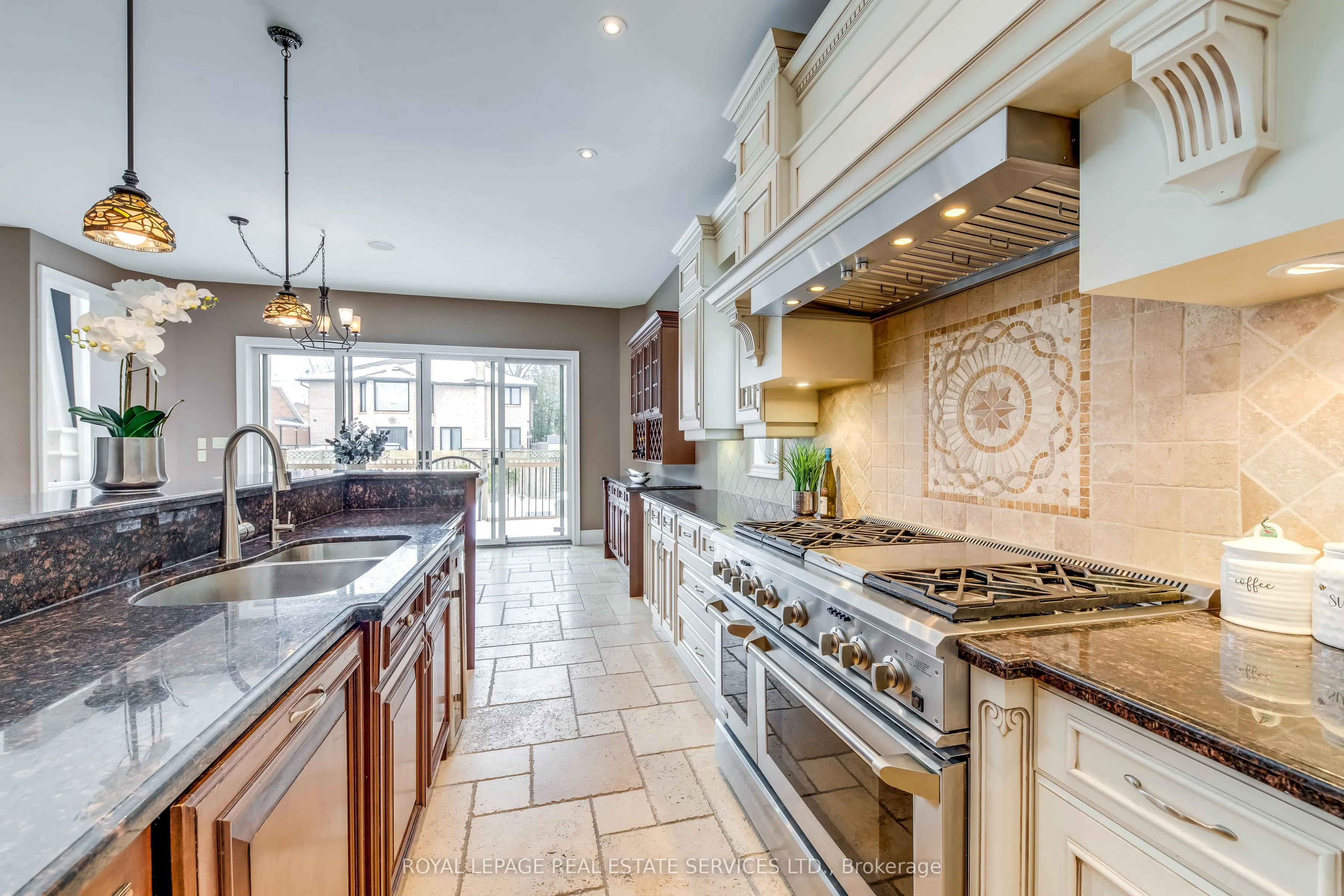 3341 Lakeshore Road