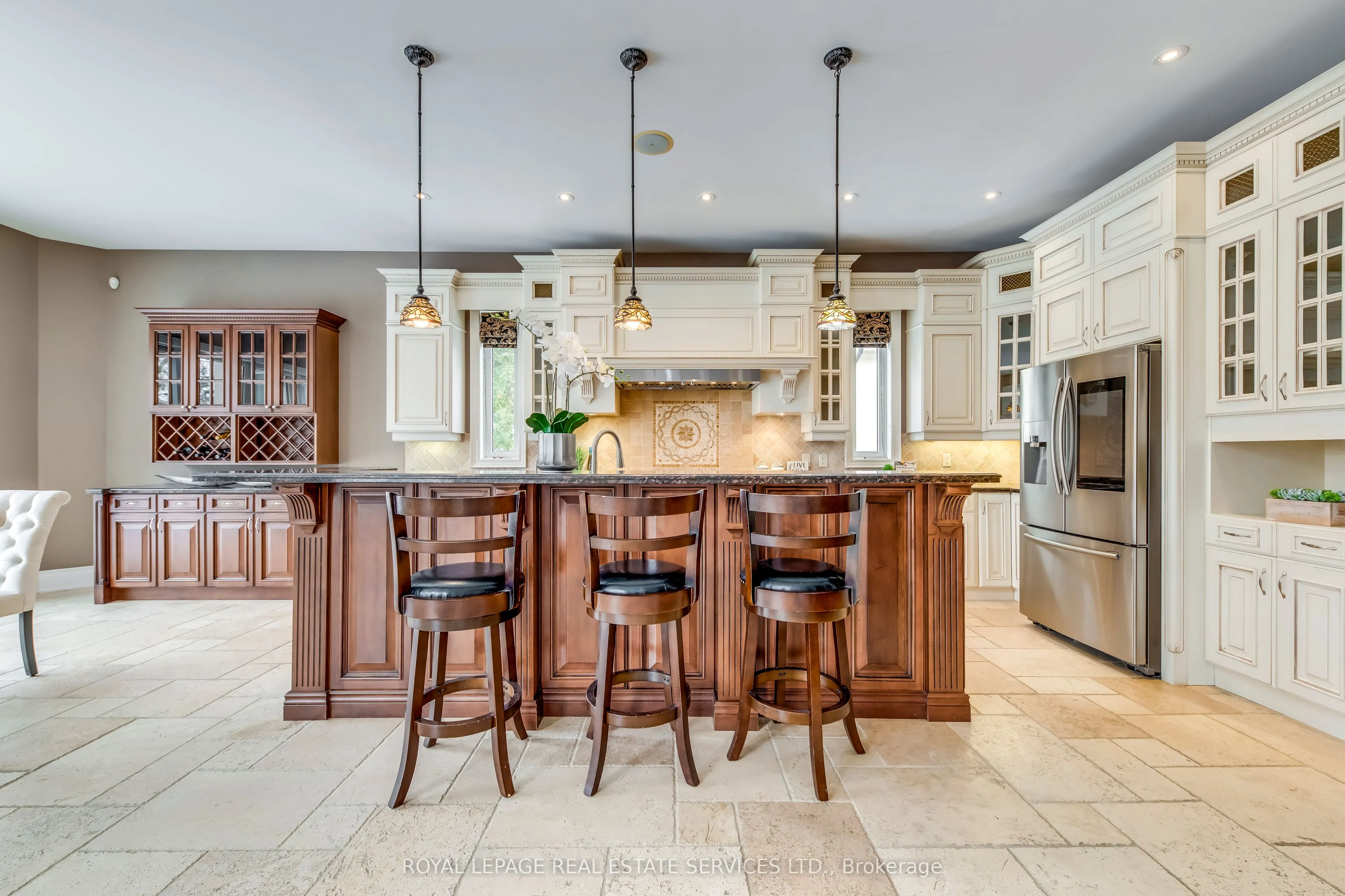 3341 Lakeshore Road