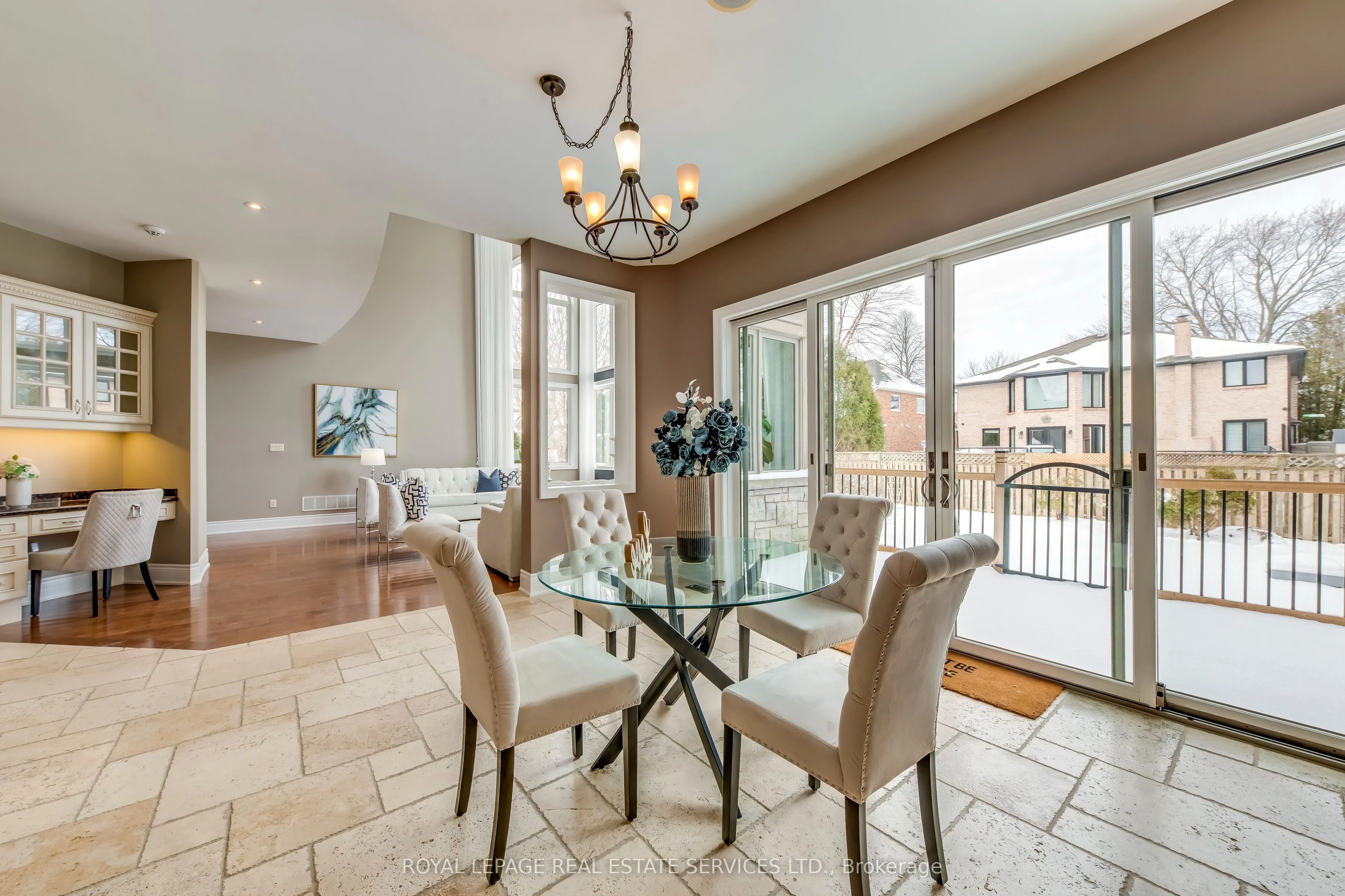 3341 Lakeshore Road