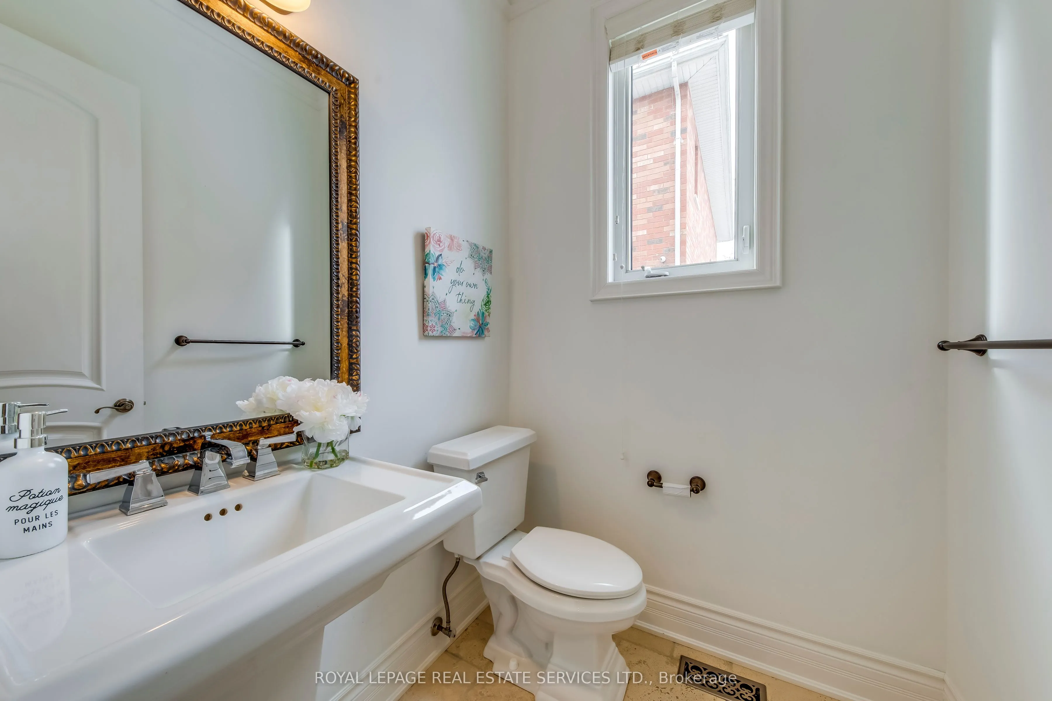 3341 Lakeshore Road